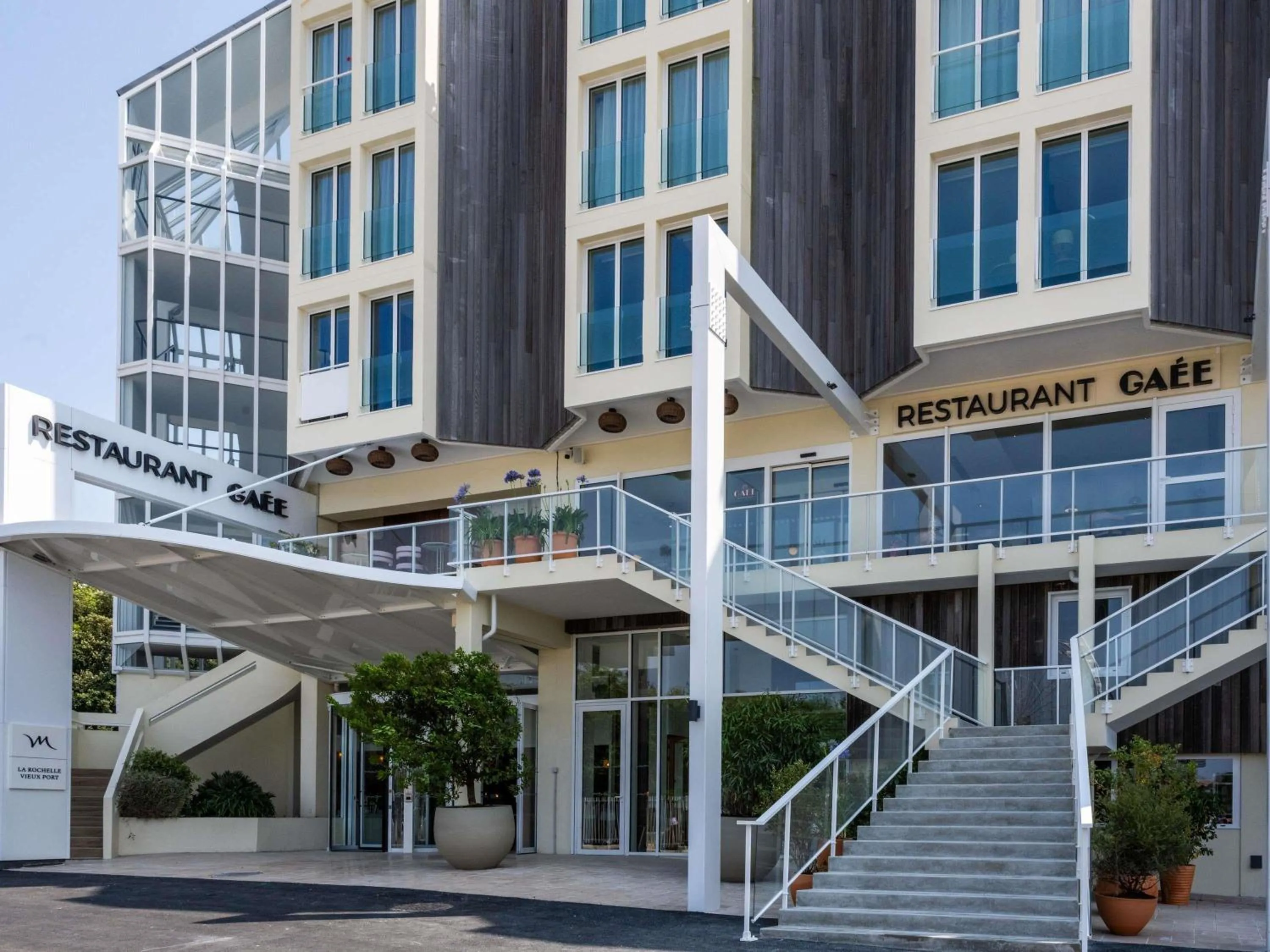 Property building in Mercure La Rochelle Vieux Port