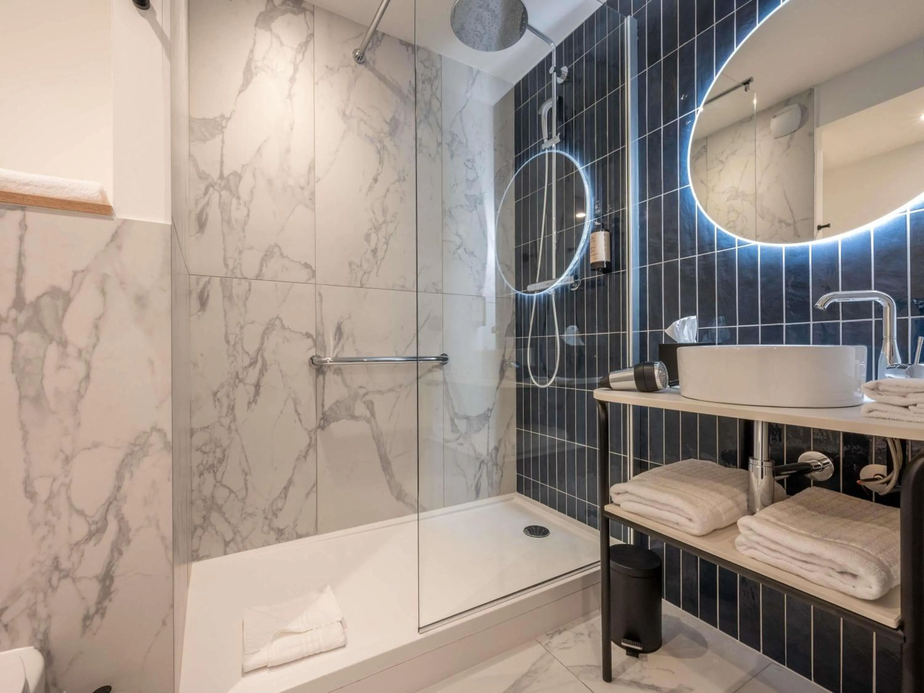 Bedroom in Mercure La Rochelle Vieux Port