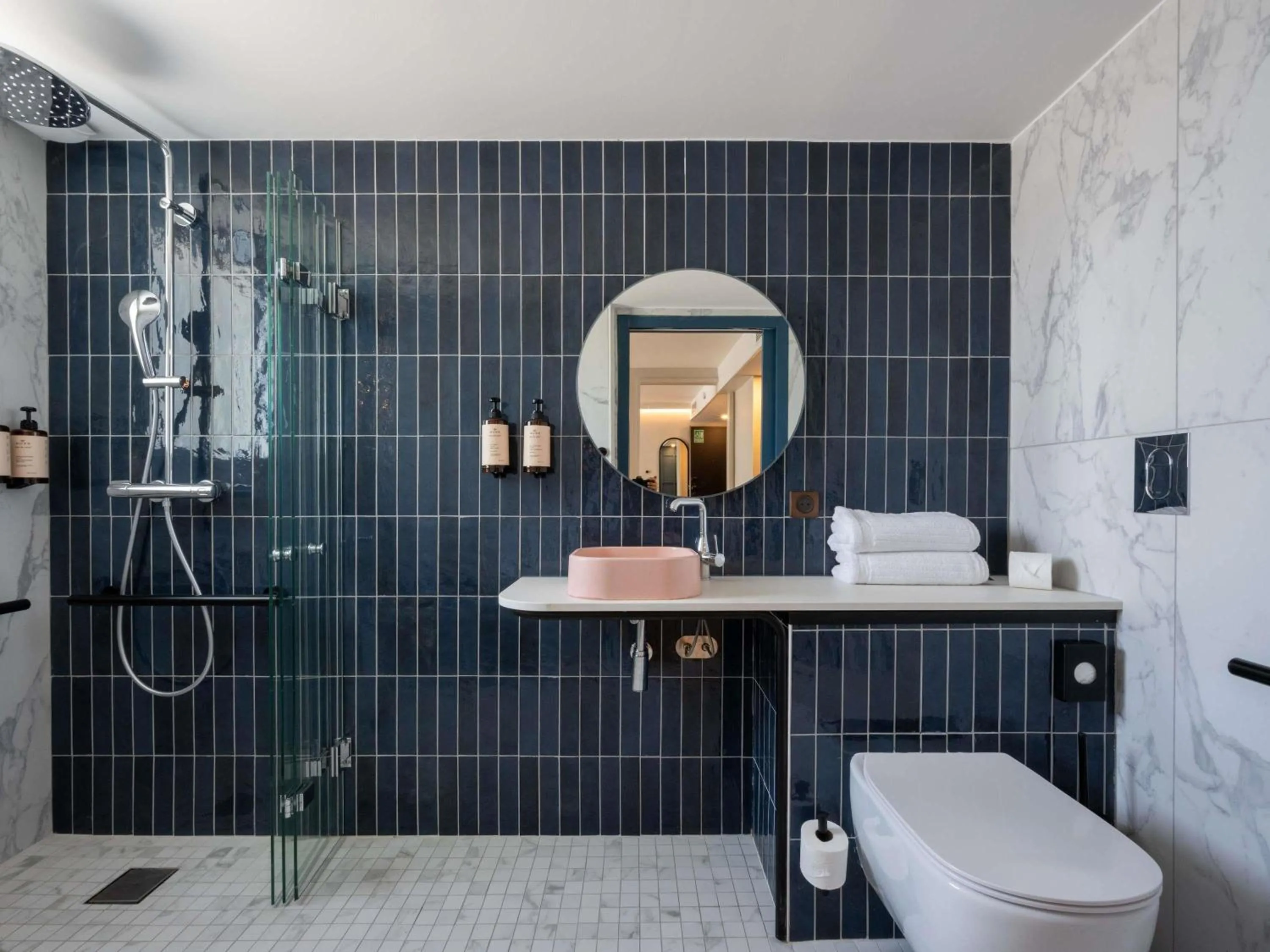 Bedroom in Mercure La Rochelle Vieux Port