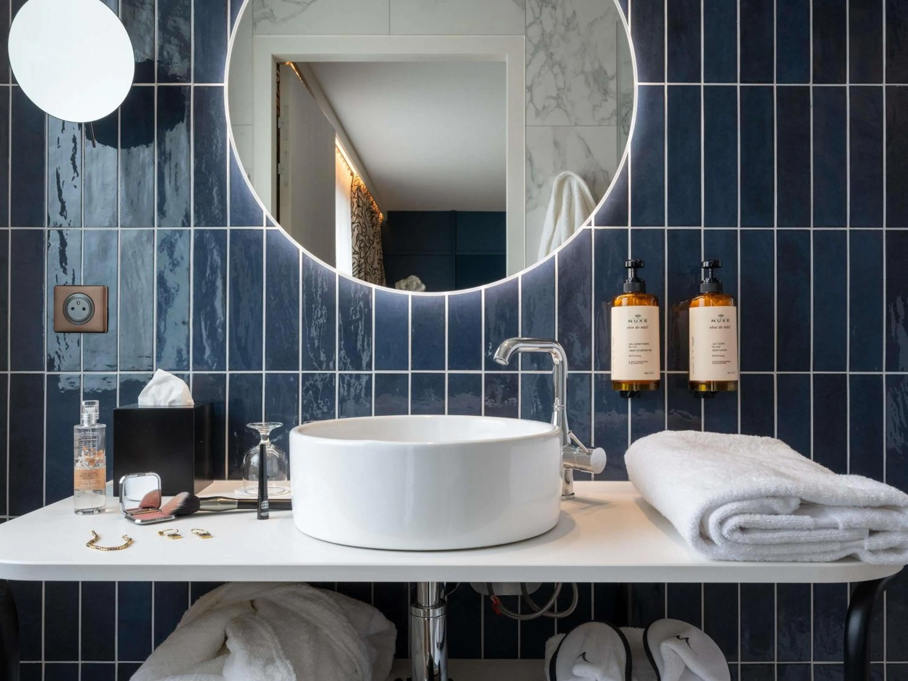 Bedroom in Mercure La Rochelle Vieux Port