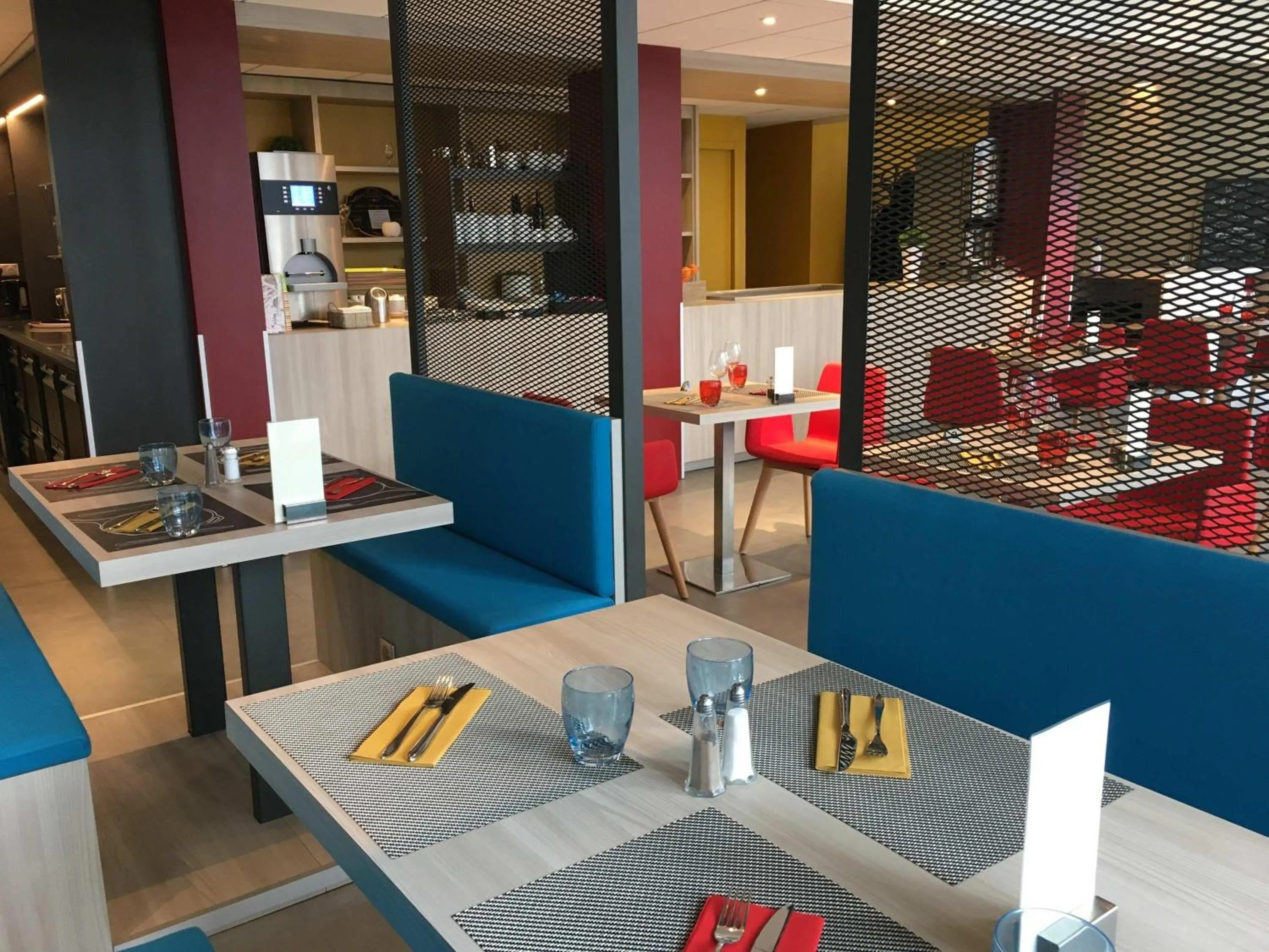 Restaurant/places to eat in ibis Styles Beauvais
