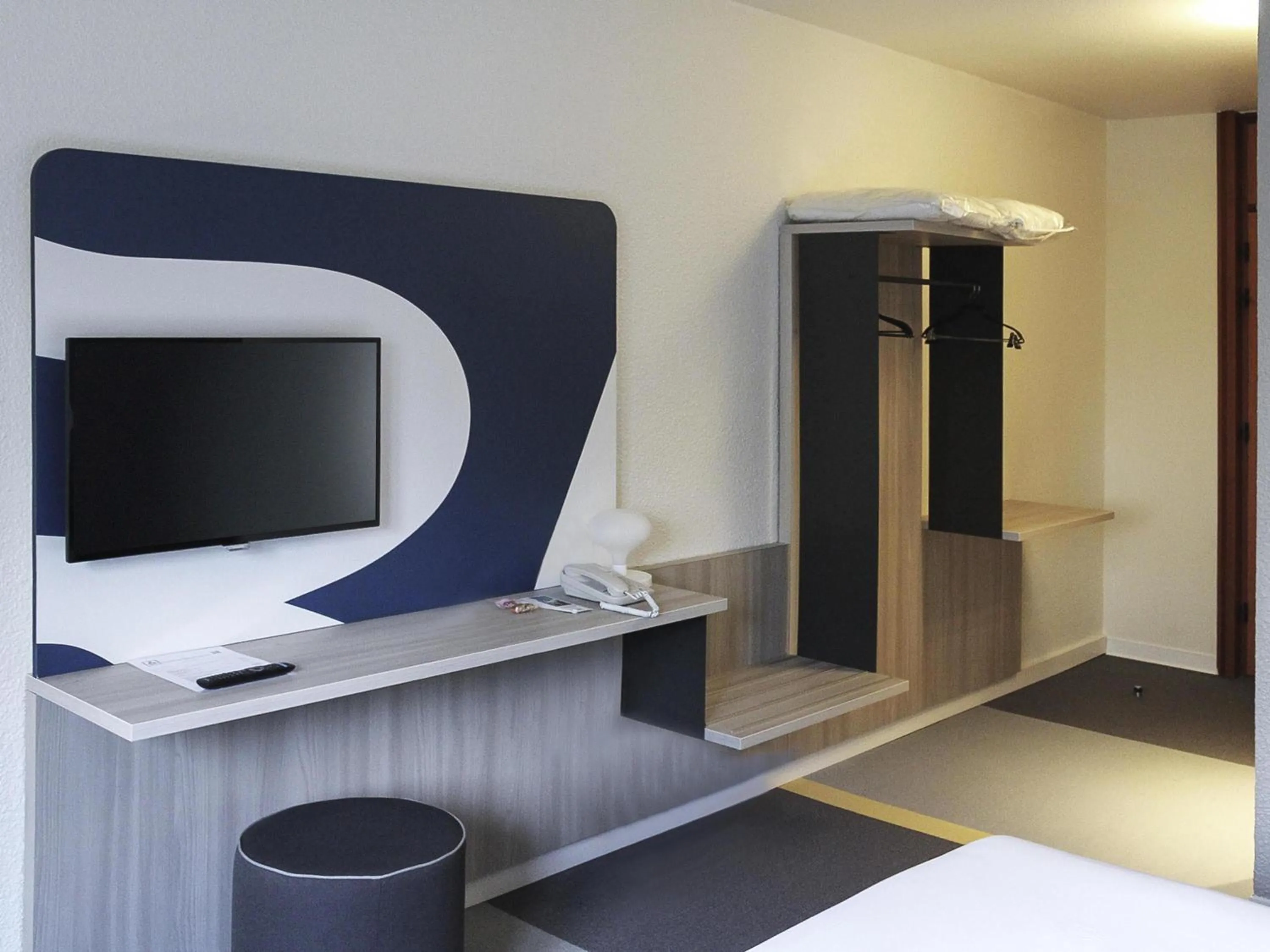 Bedroom in ibis Styles Beauvais