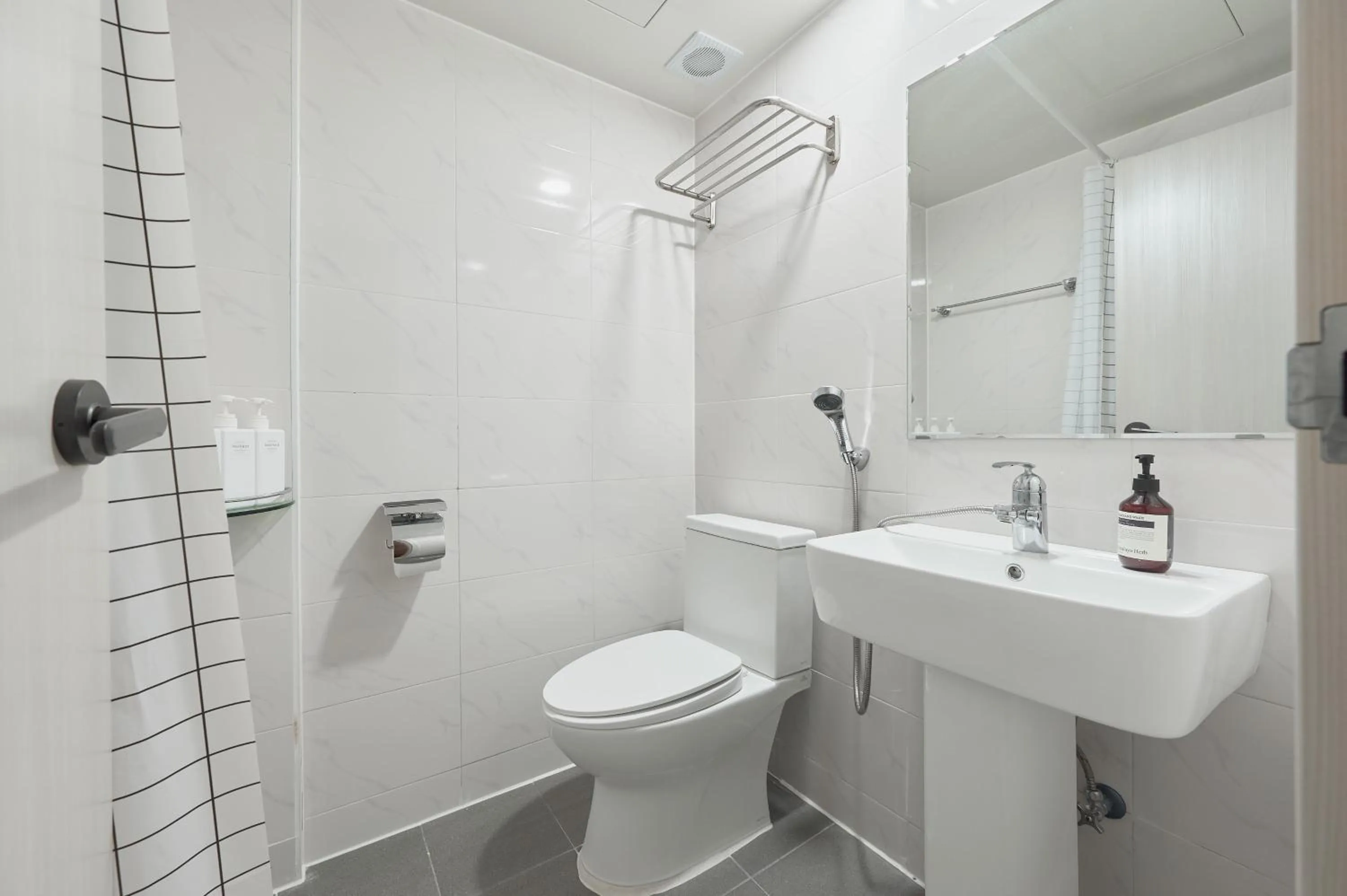 Shower in Dawoo House 2 in Hongdae