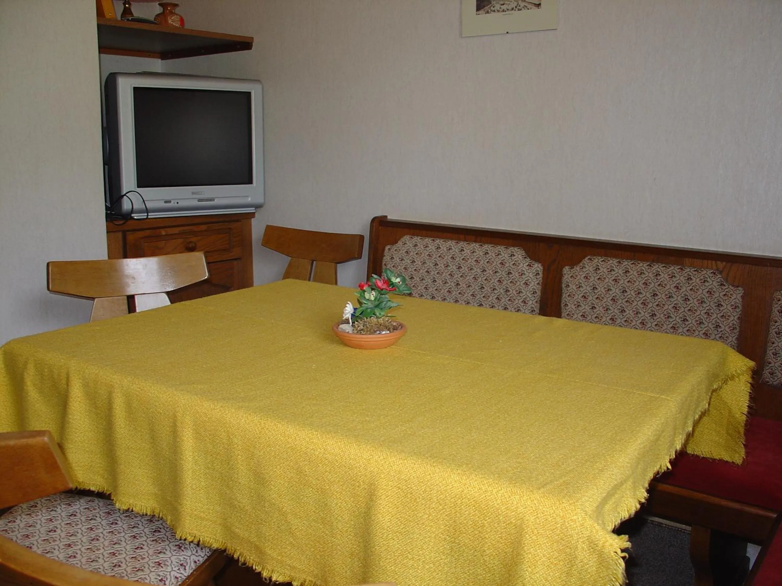 Dining area, Bed in Landhaus Dickhardt
