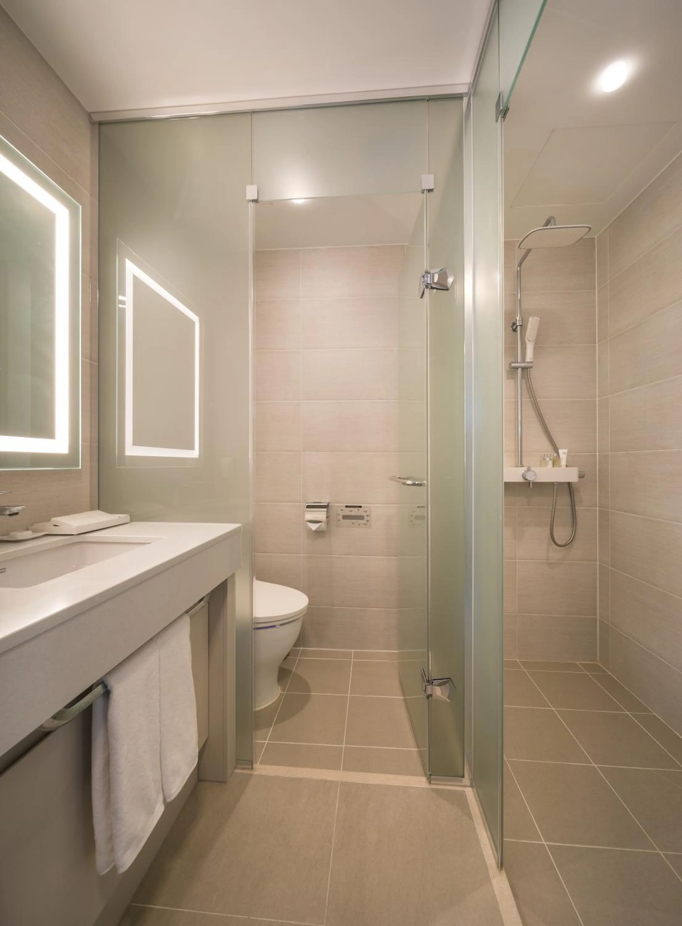 Shower in Grab The Ocean Songdo