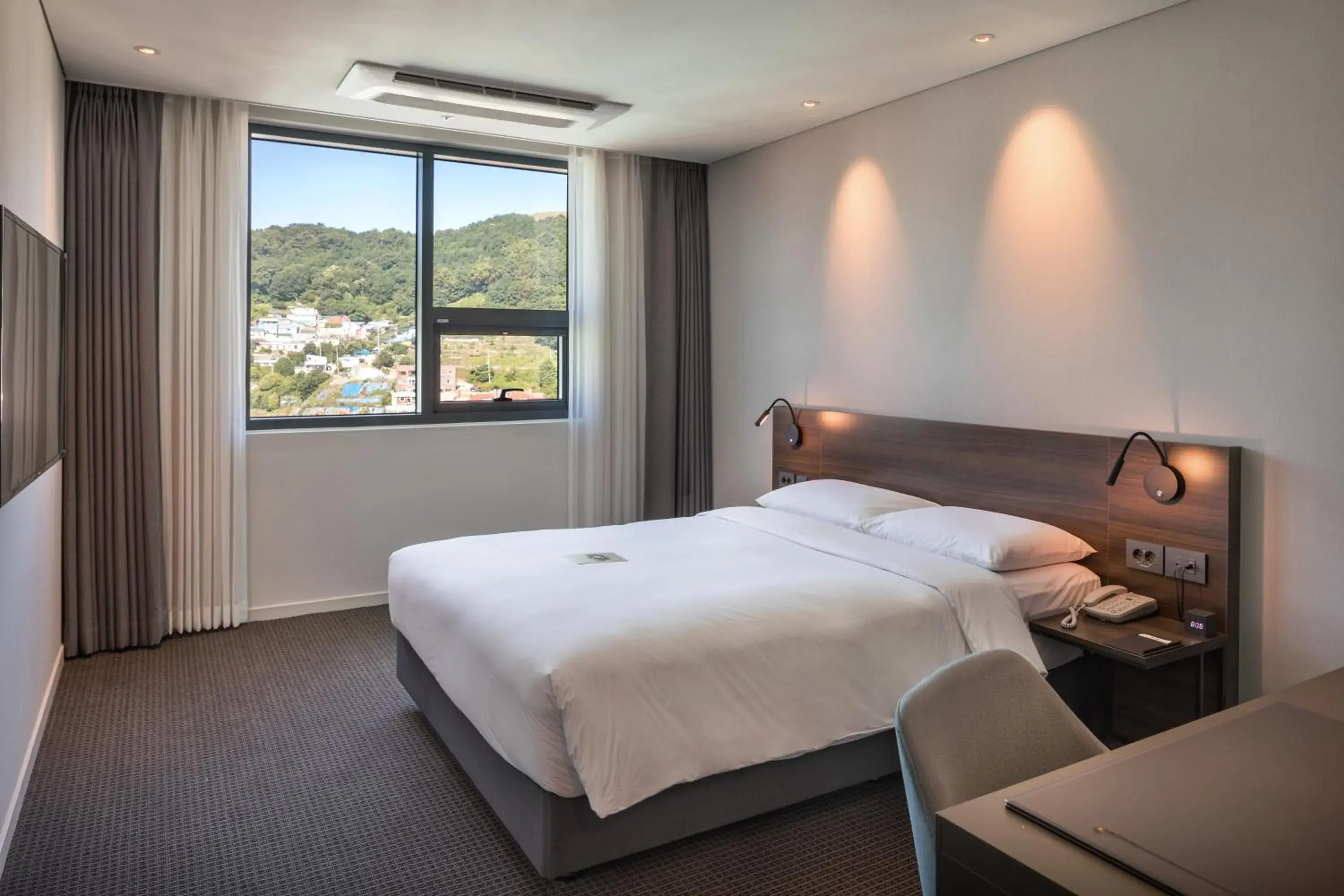 Superior Queen Room with City View in Grab The Ocean Songdo Superior Queen Room with City View in Grab The Ocean Songdo