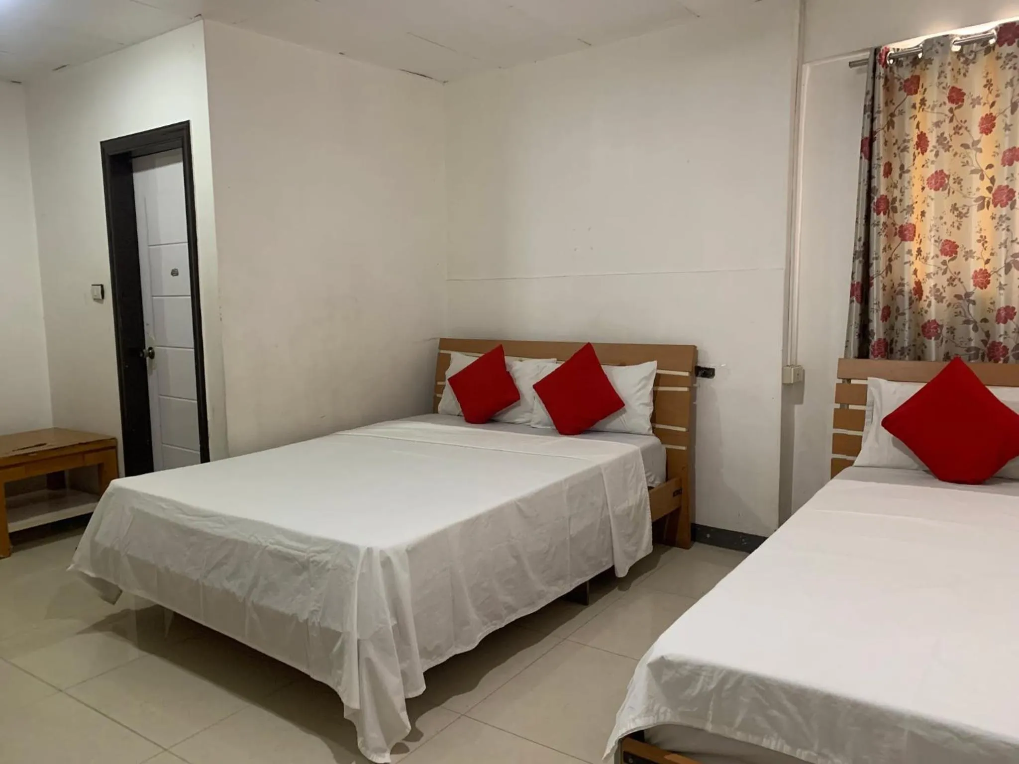 Photo of the whole room, Bed in Lucky Hotel Binondo