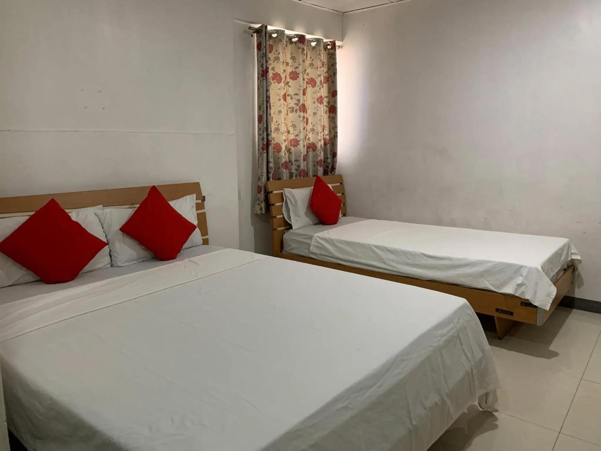 Bedroom, Bed in Lucky Hotel Binondo