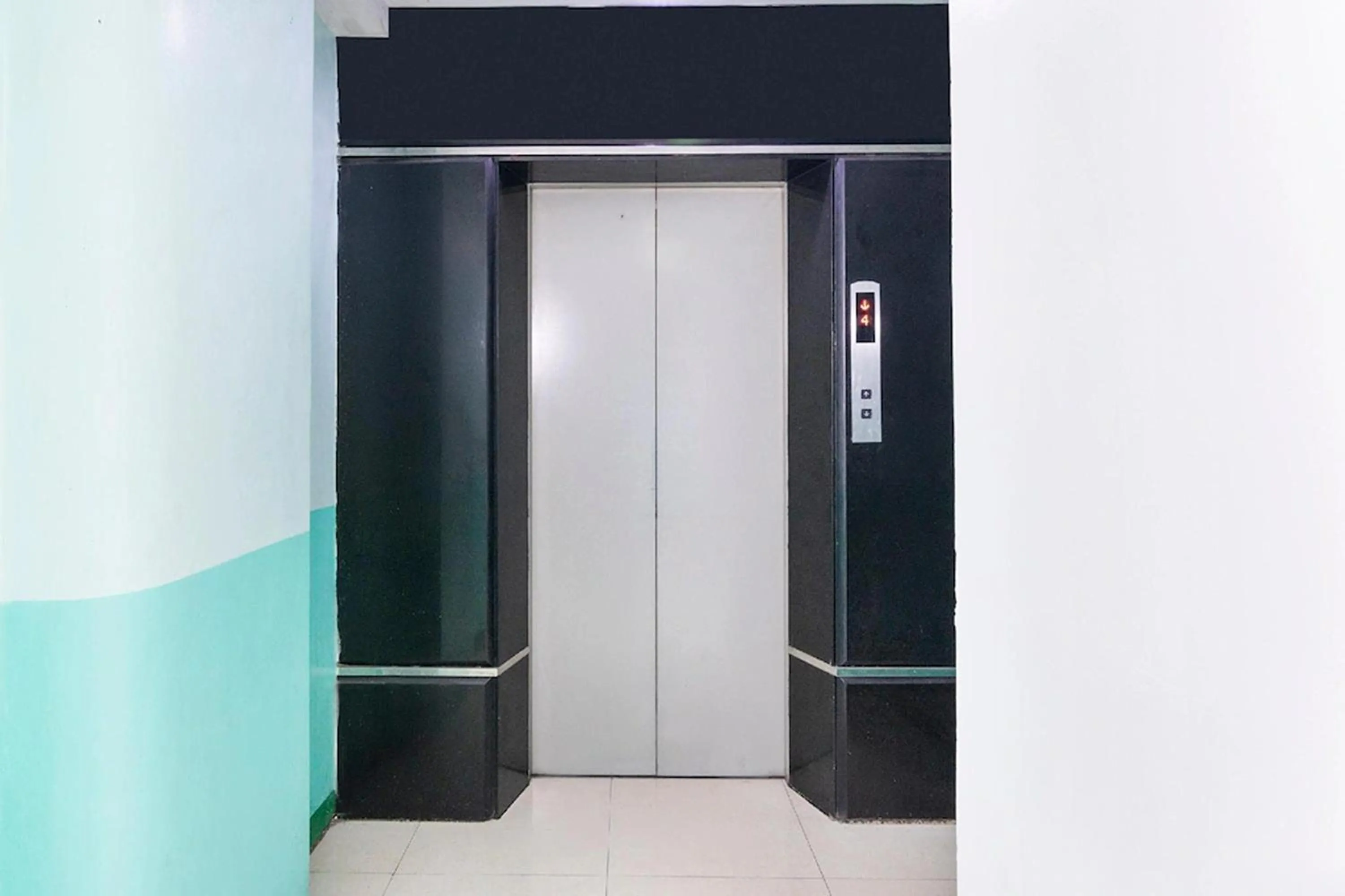 elevator in Lucky Hotel Binondo