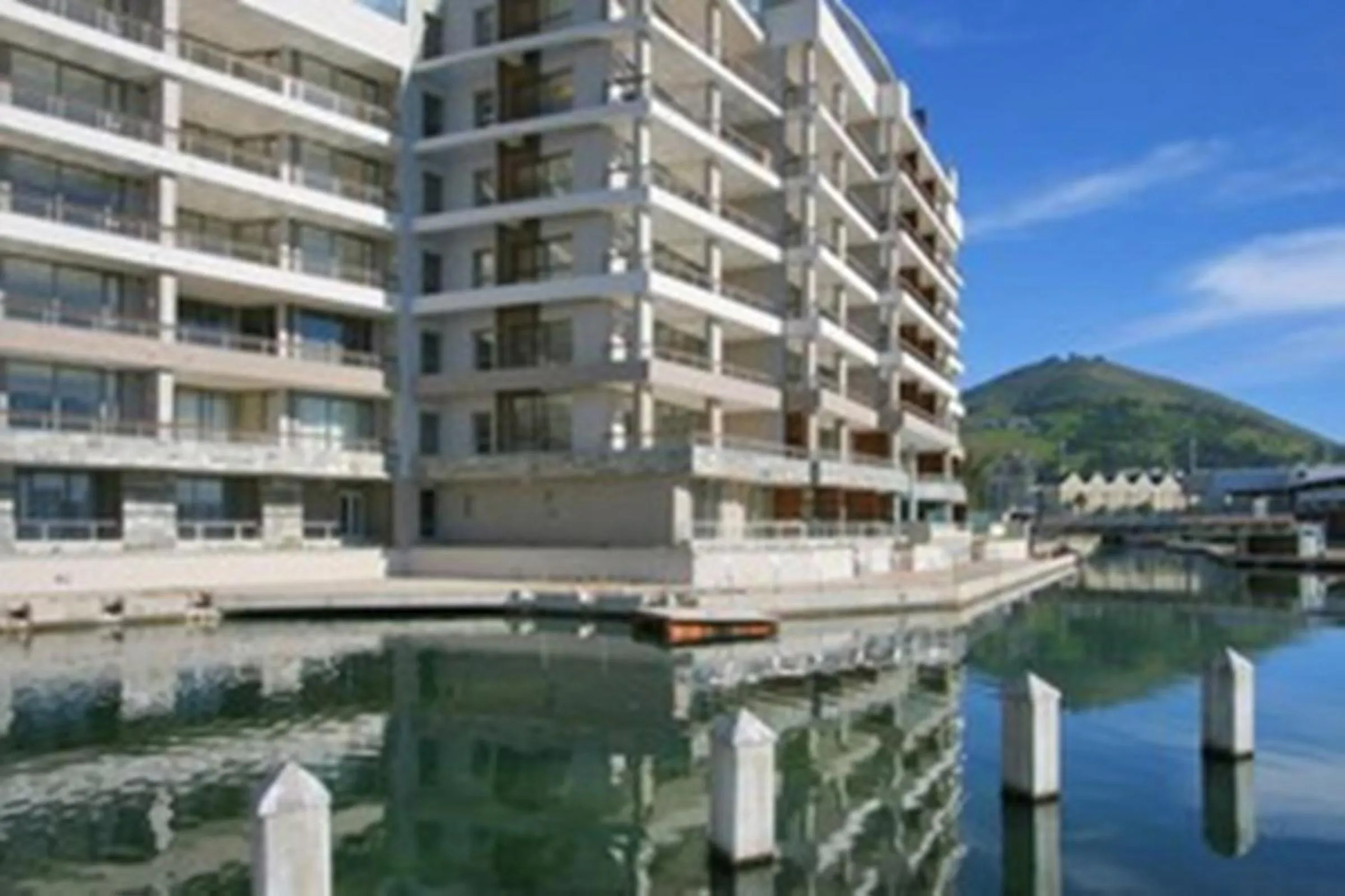 Facade/entrance in 702 Canal Quays