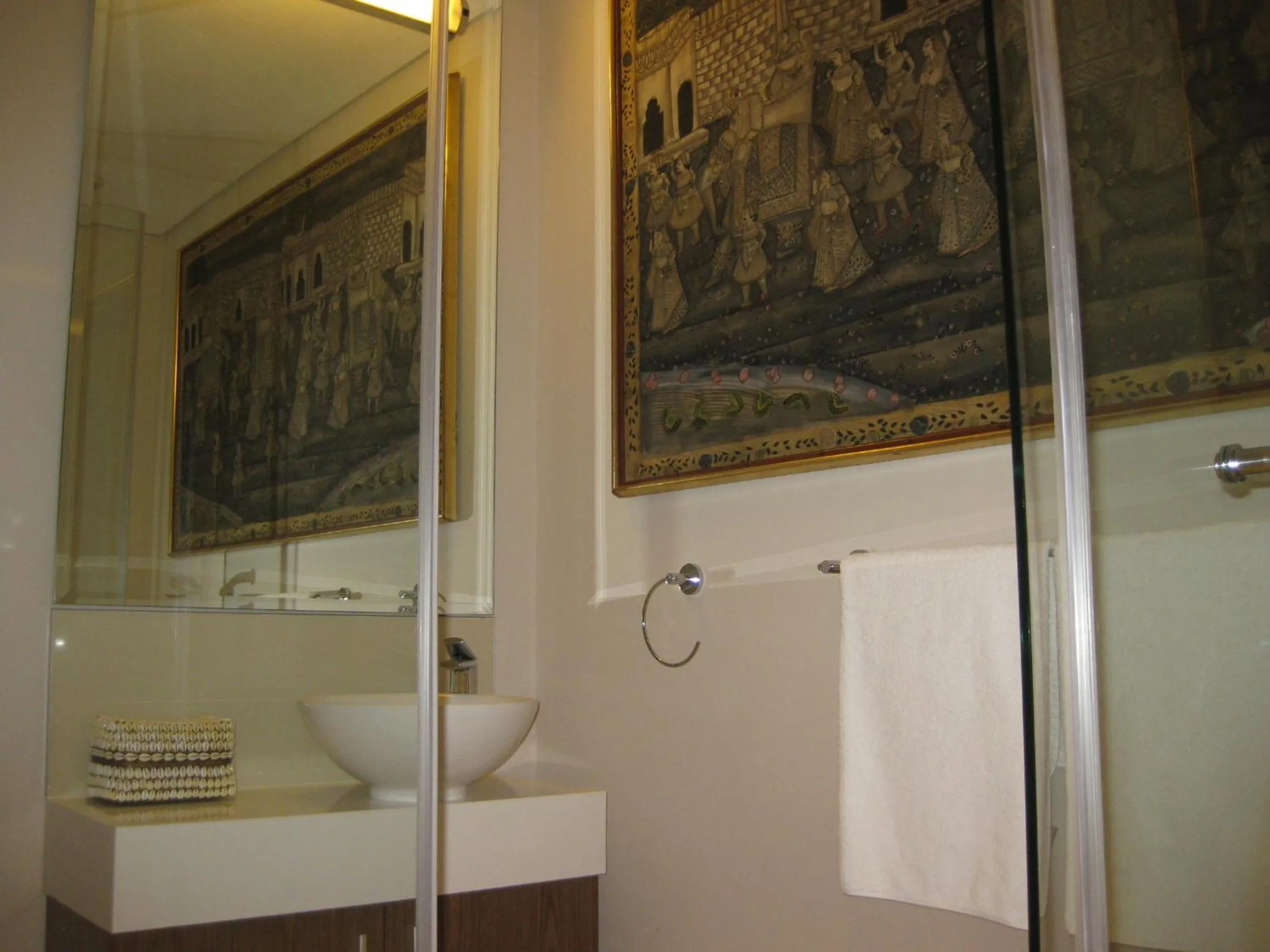 Bathroom in 702 Canal Quays