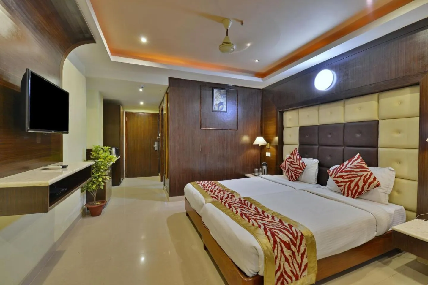 Photo of the whole room, Bed in Hotel Sidharth