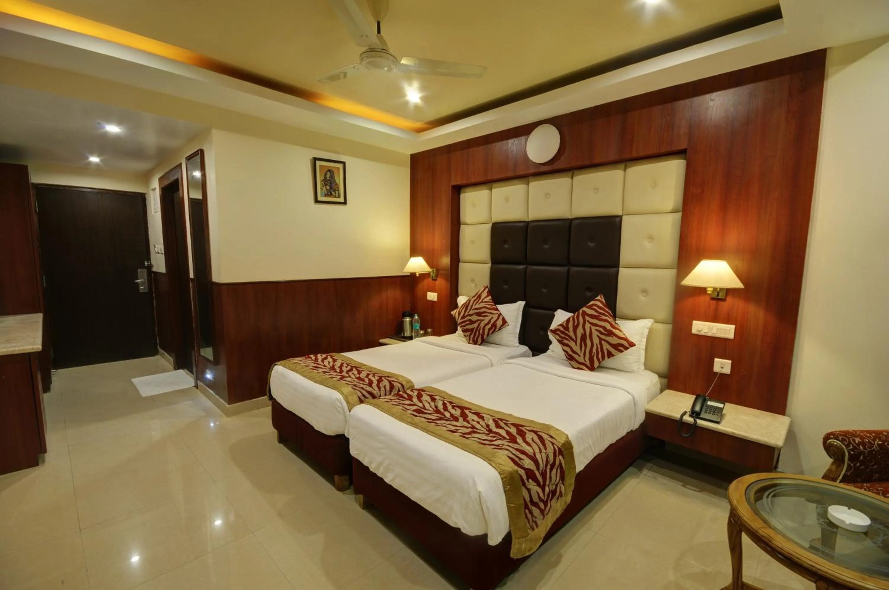 Photo of the whole room, Bed in Hotel Sidharth
