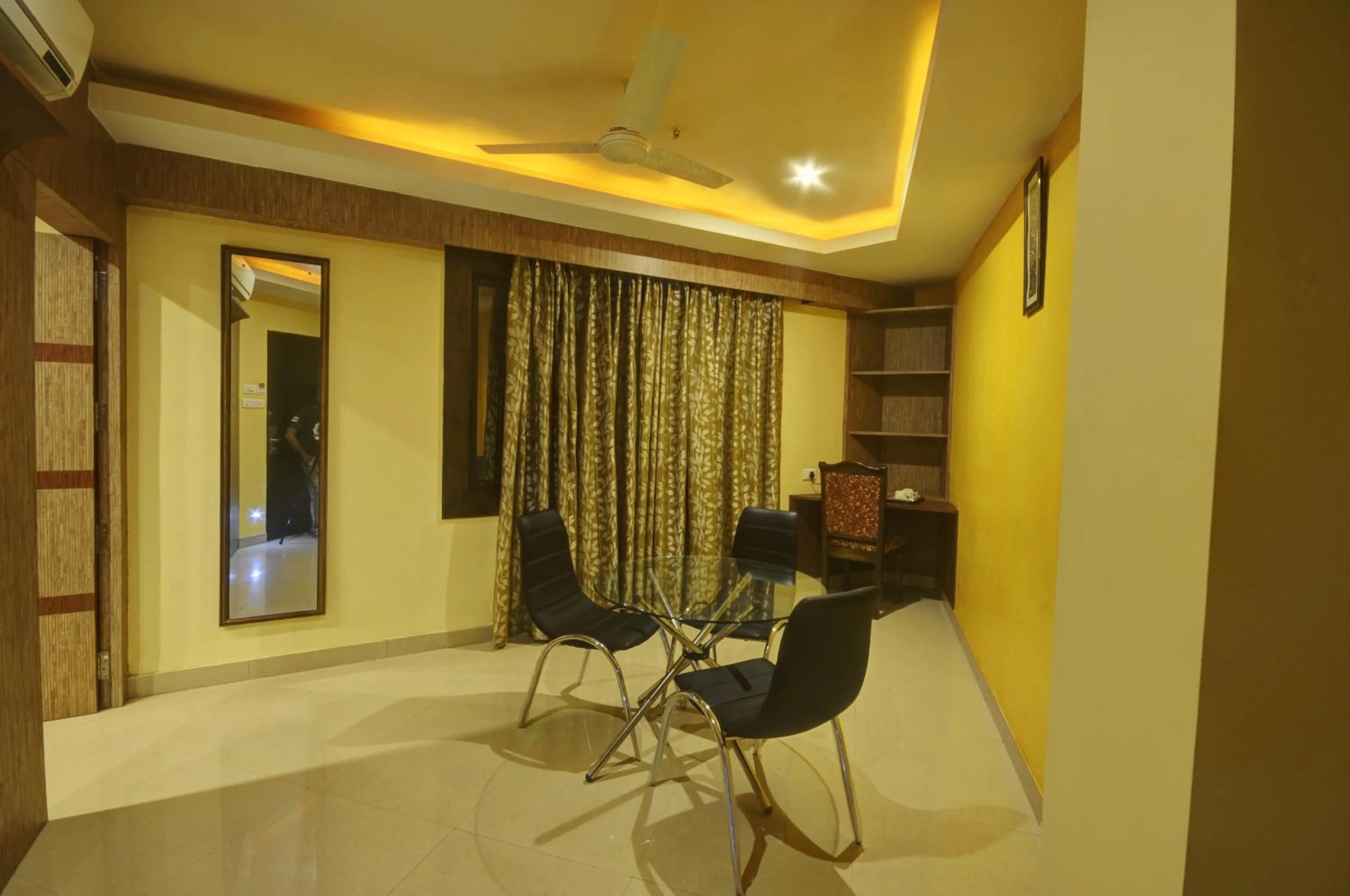 Dining area in Hotel Sidharth