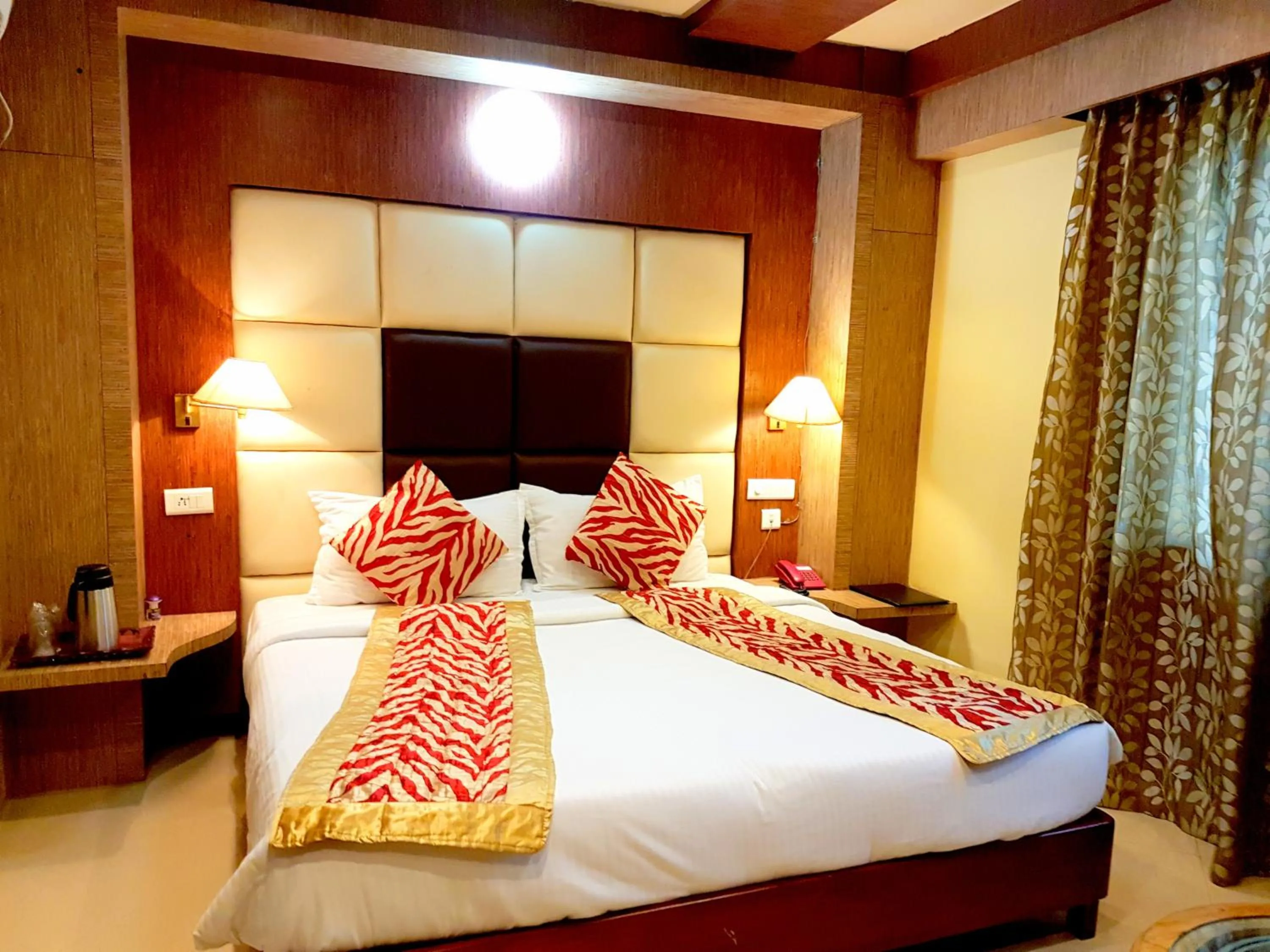 Photo of the whole room, Bed in Hotel Sidharth