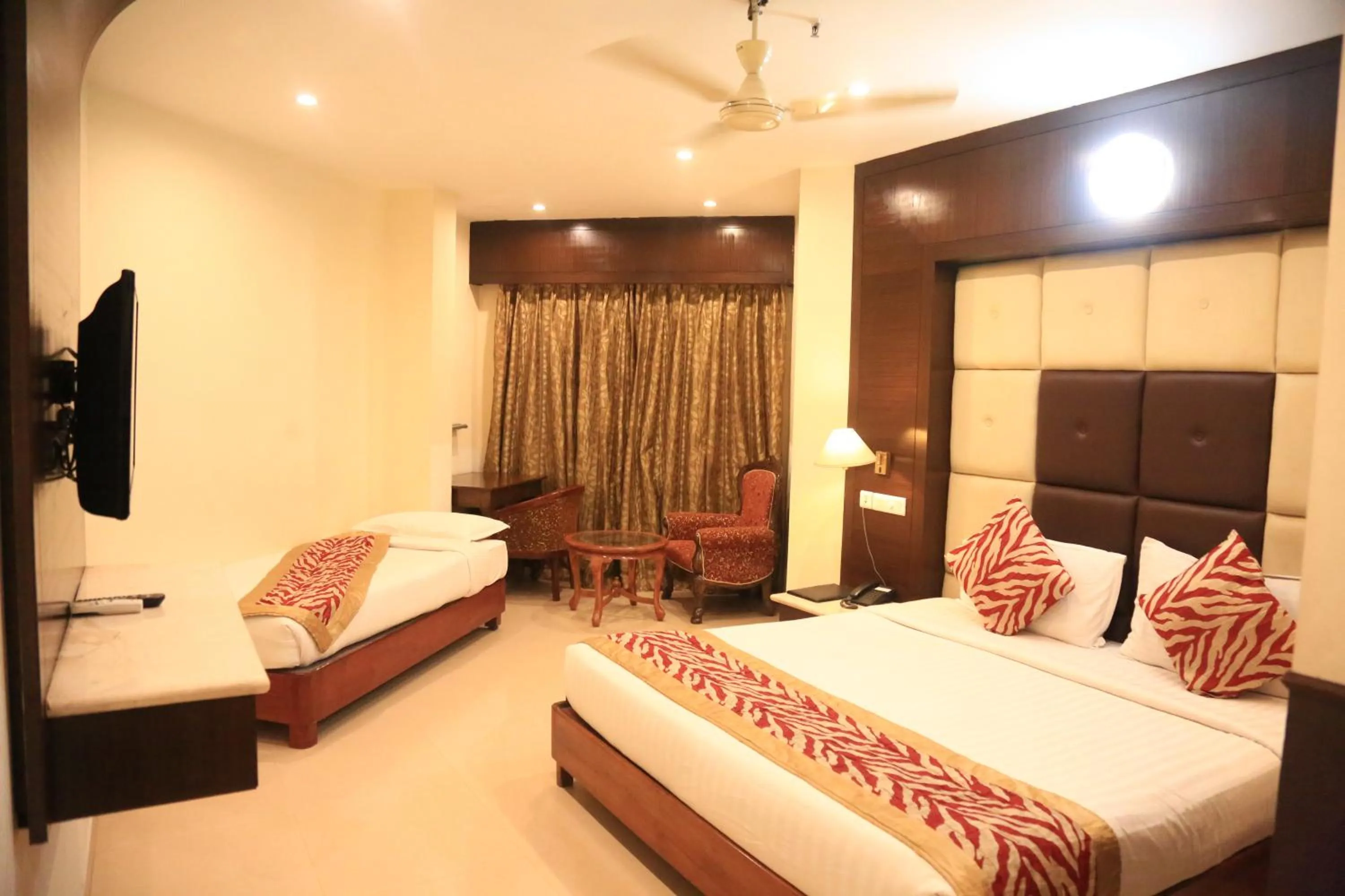 Photo of the whole room, Bed in Hotel Sidharth