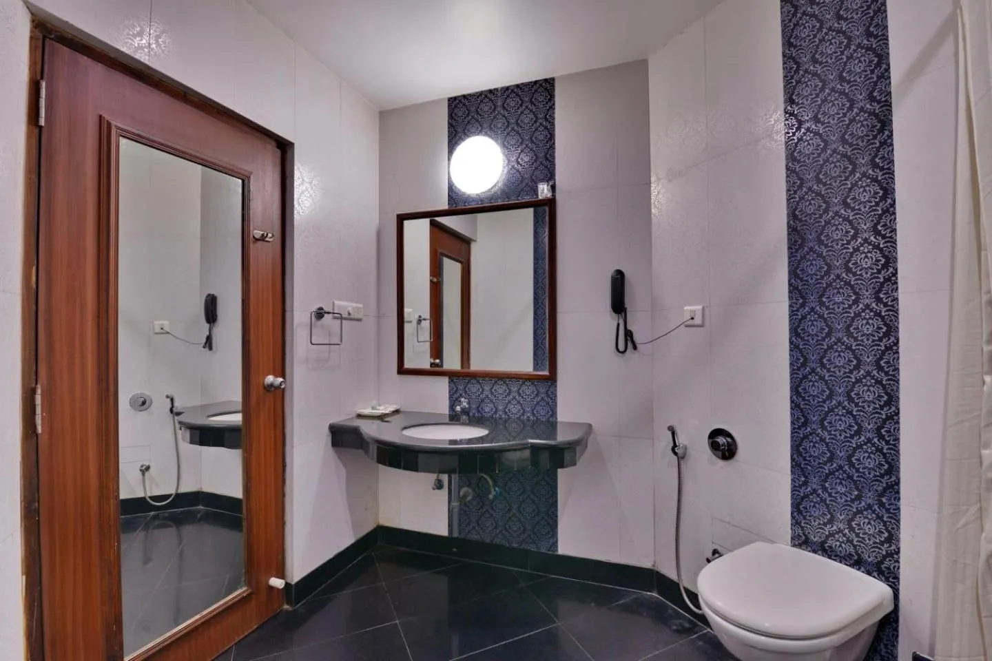 Bathroom in Hotel Sidharth