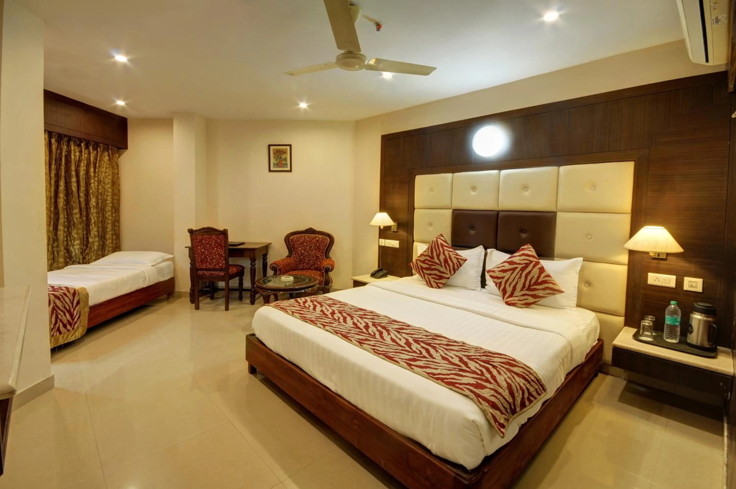 Photo of the whole room, Bed in Hotel Sidharth