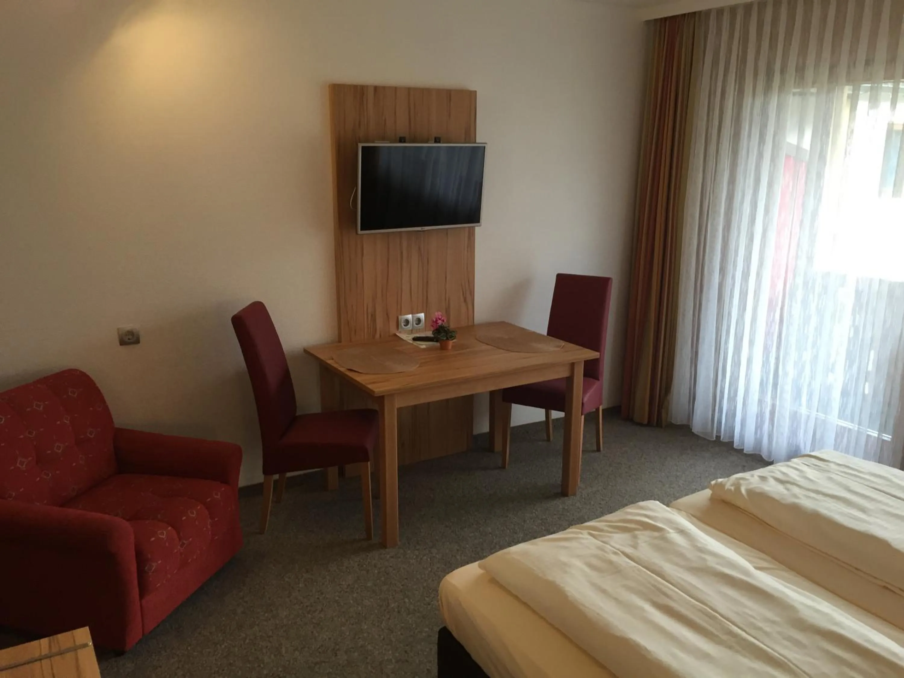 TV and multimedia, Bed in Chiemgau Appartements