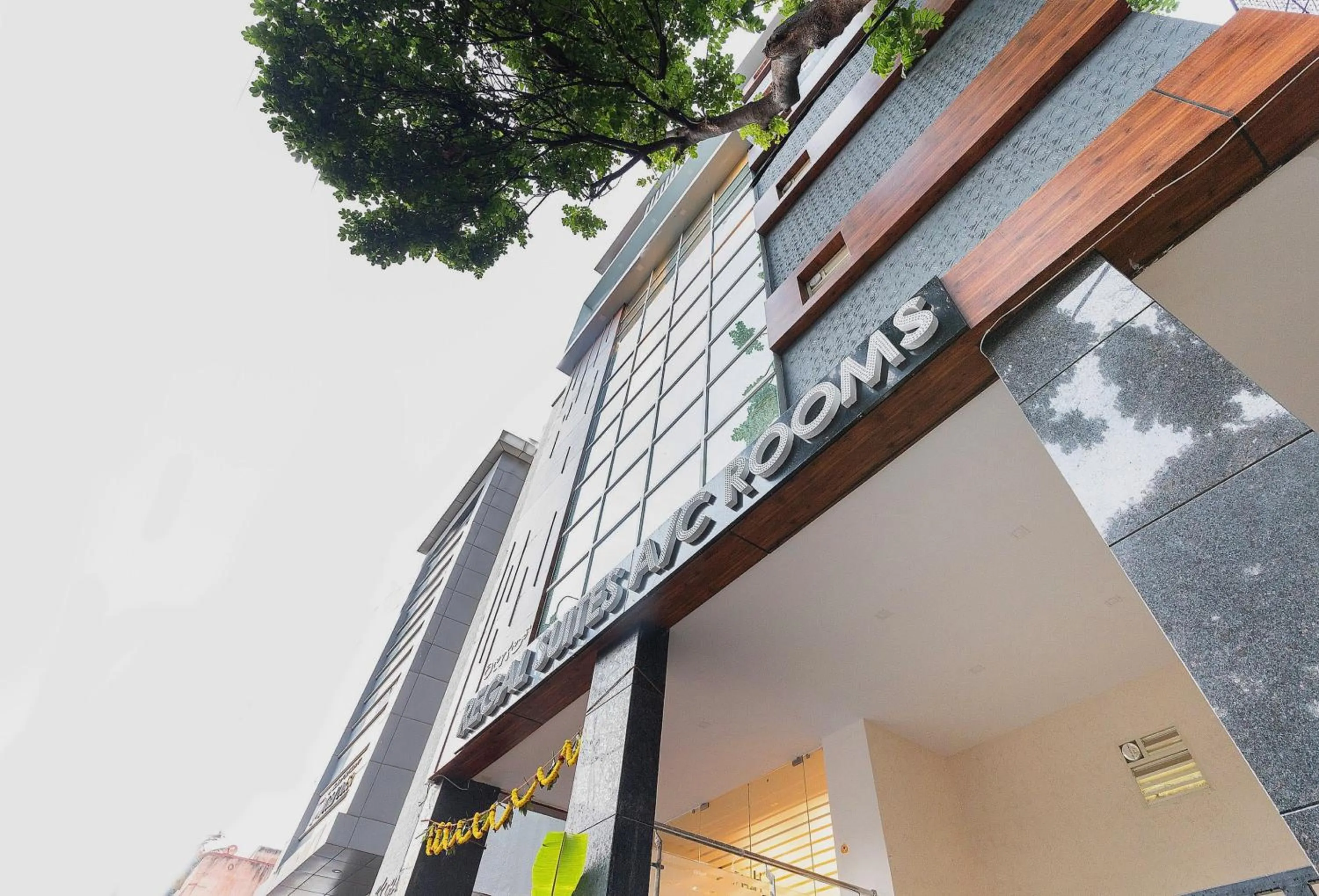 Facade/entrance in Capital O Regal suites