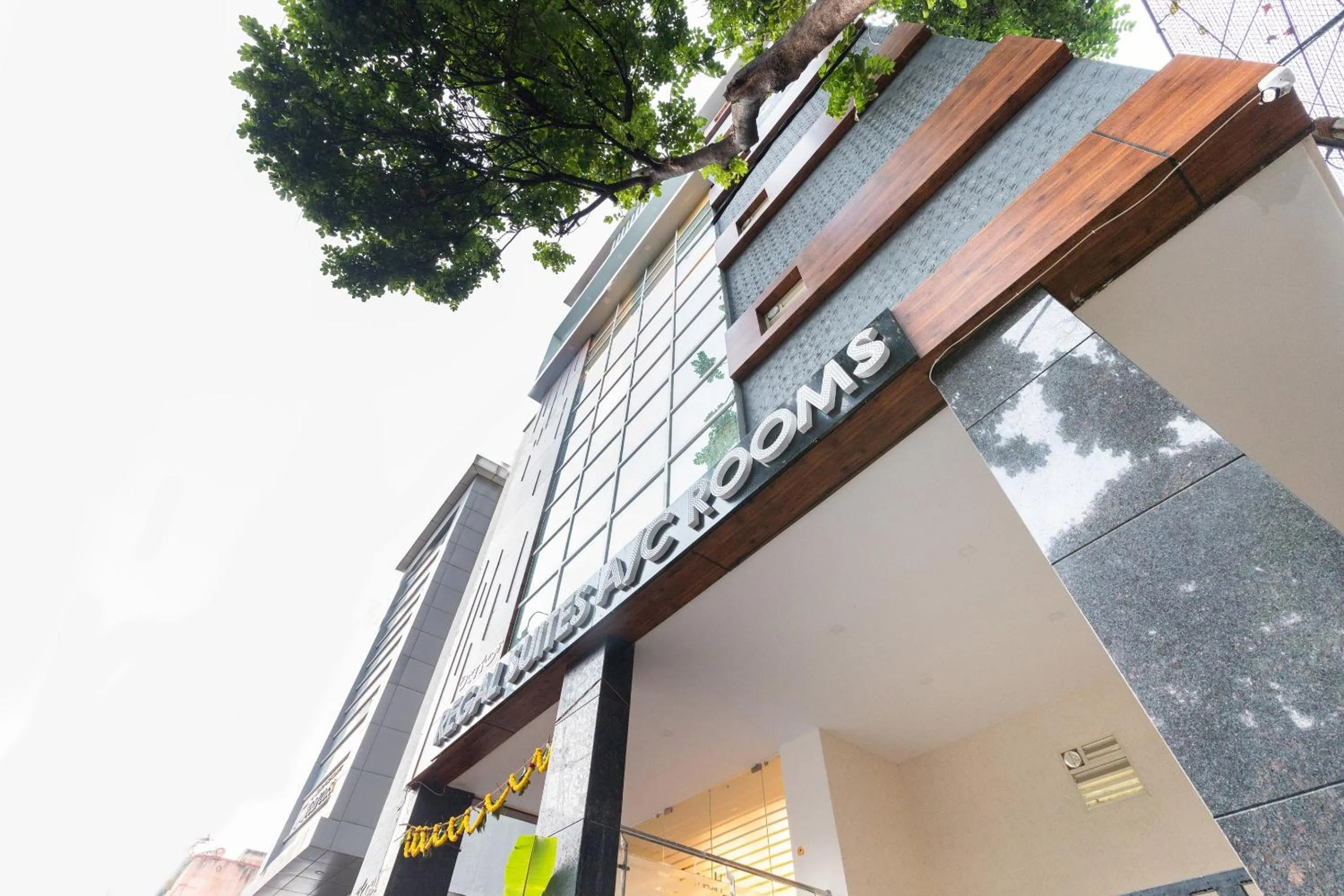 Facade/entrance in Capital O Regal suites