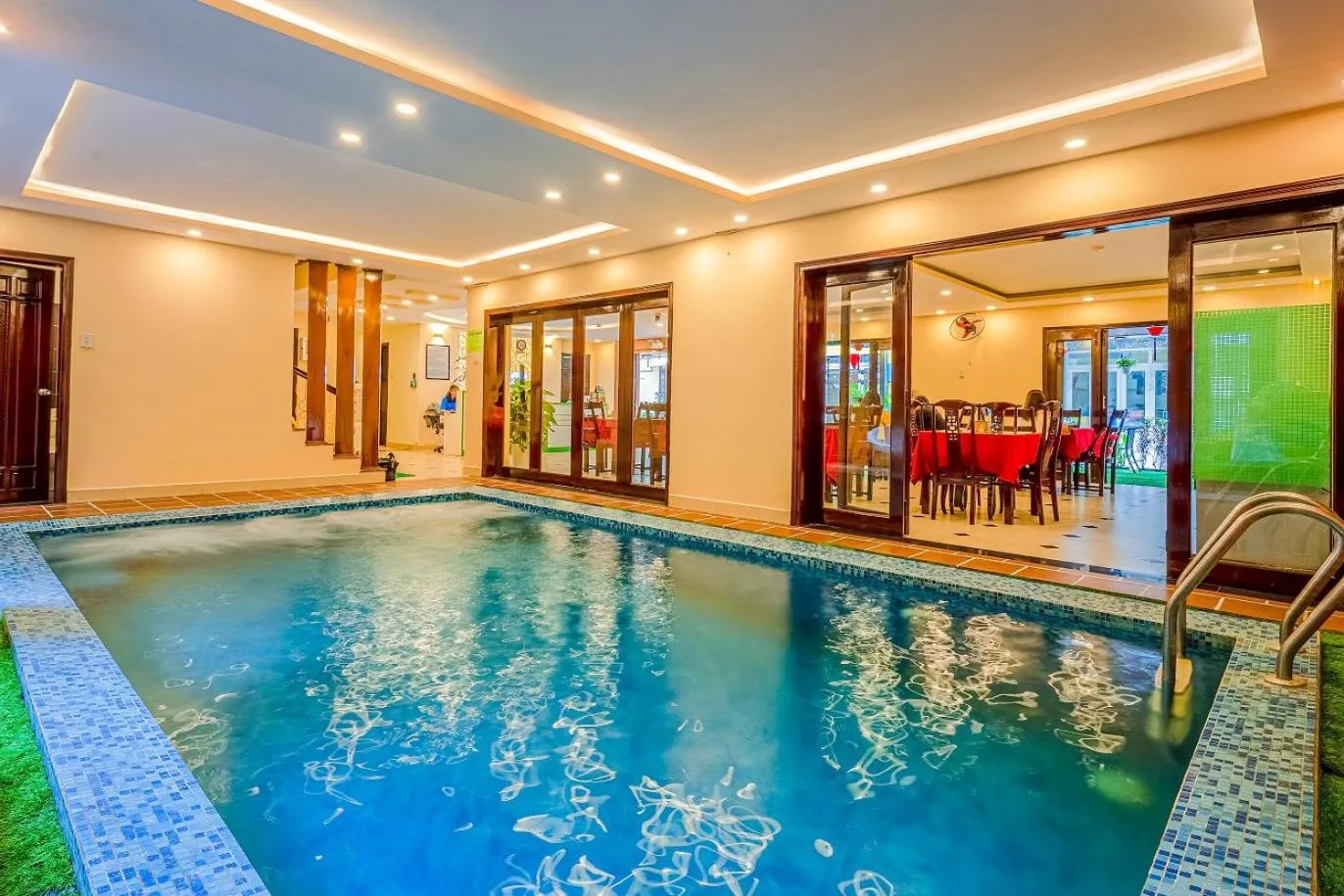 Swimming pool in Golden River Hotel