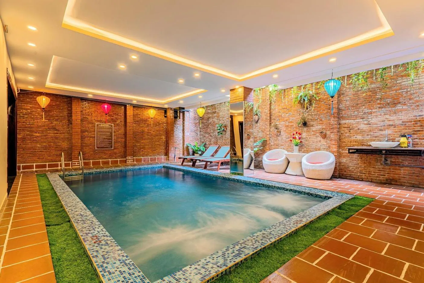 Swimming pool in Golden River Hotel