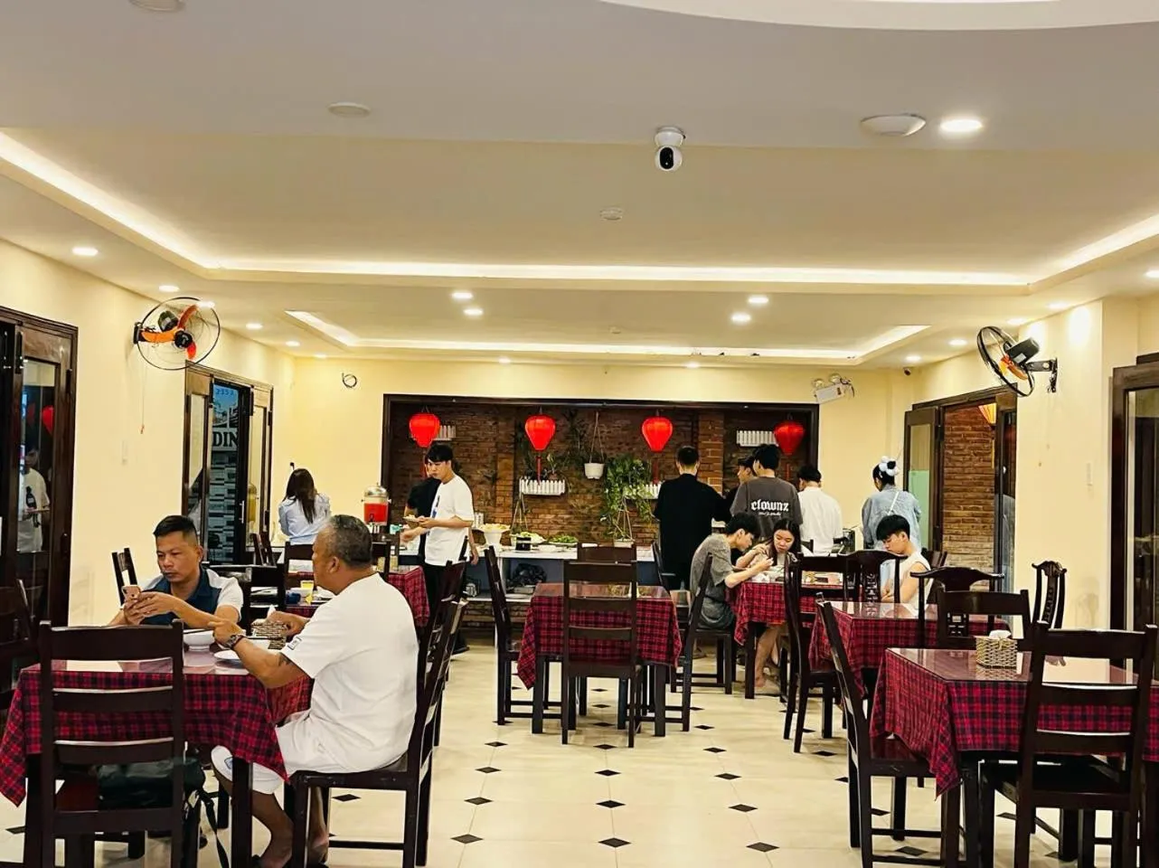 Restaurant/places to eat in Golden River Hotel