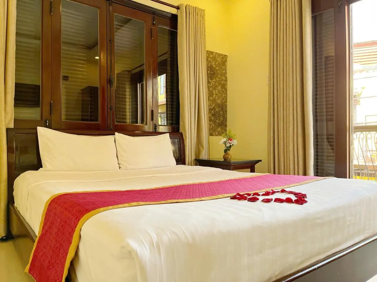 Bed in Golden River Hotel