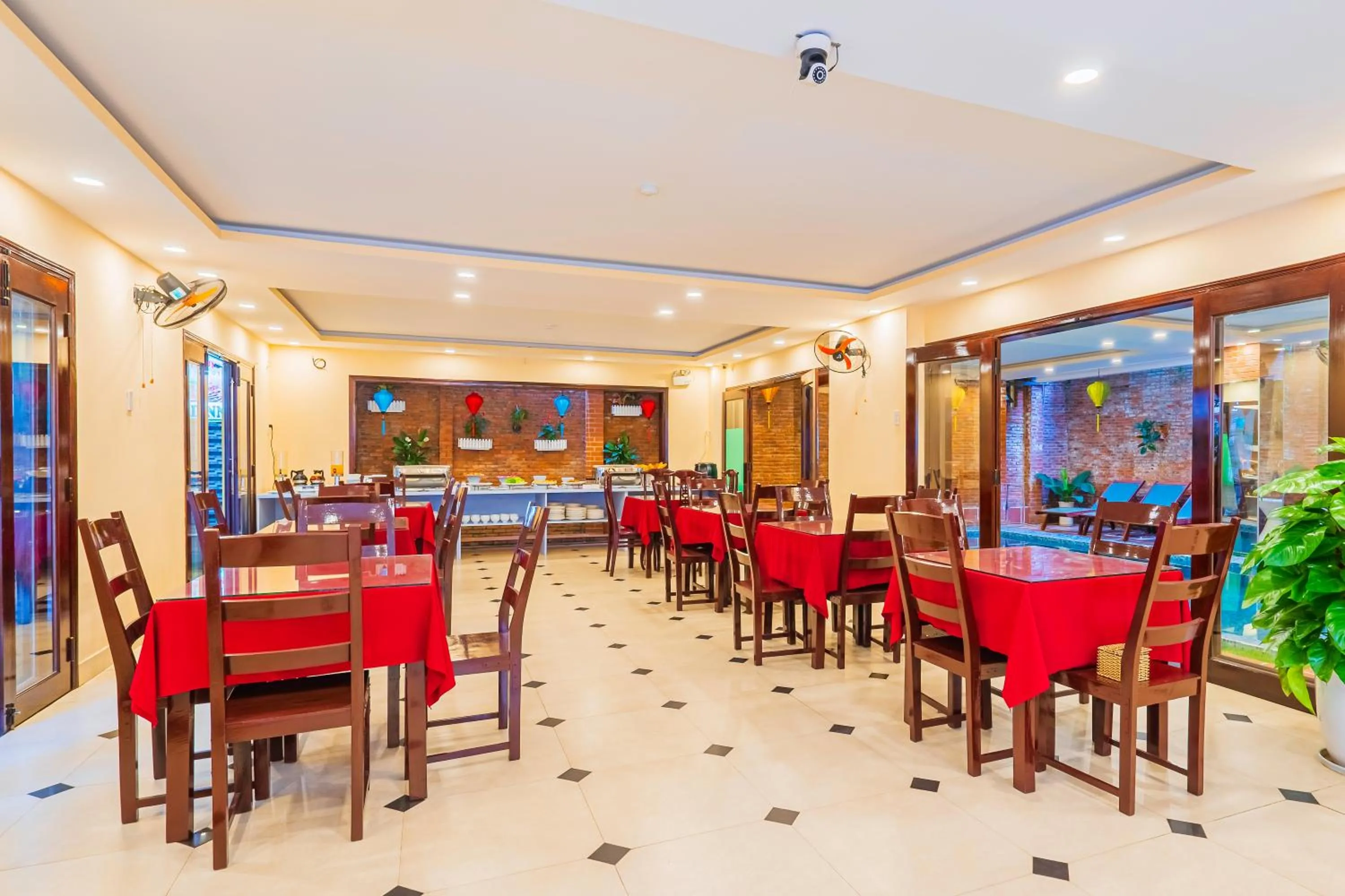 Restaurant/places to eat in Golden River Hotel