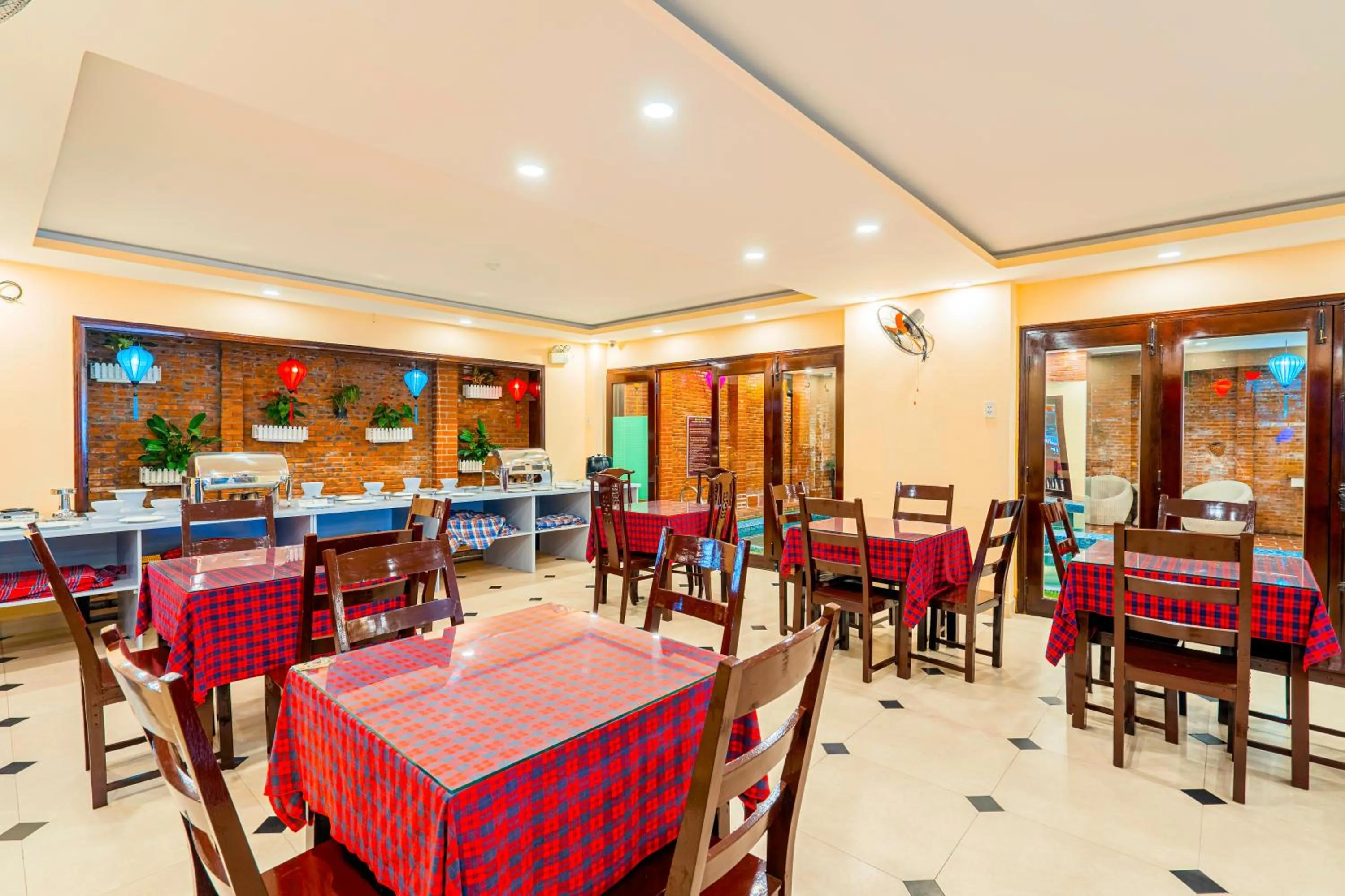 Restaurant/places to eat in Golden River Hotel