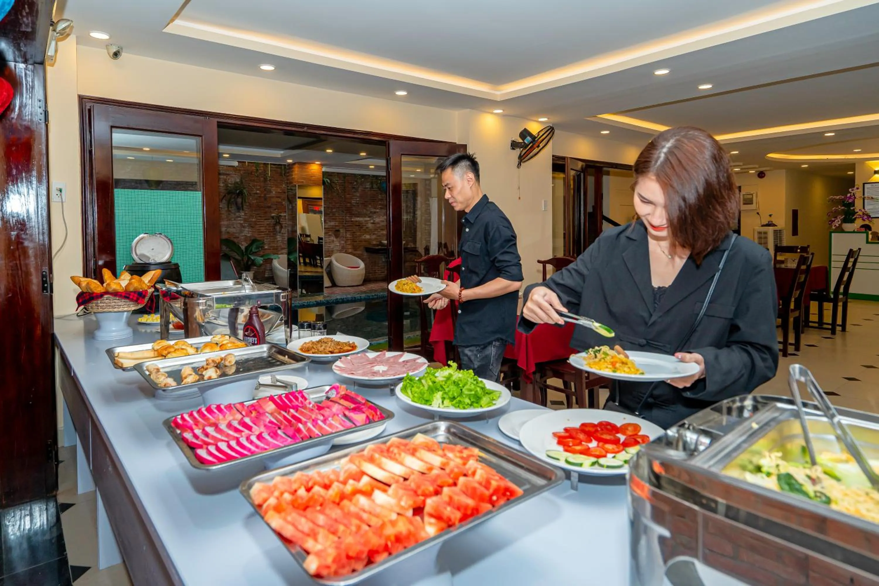 Food and drinks in Golden River Hotel