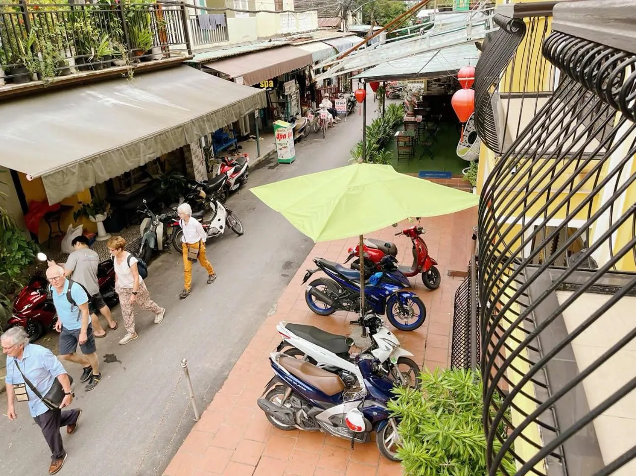 Day in Golden River Hotel