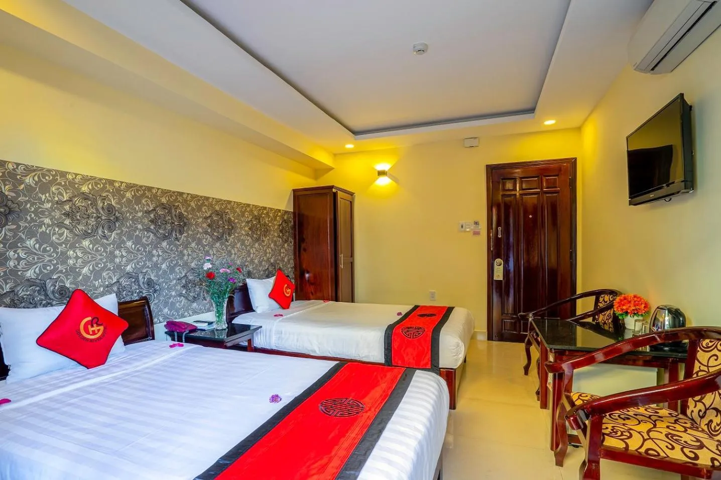 Bed in Golden River Hotel