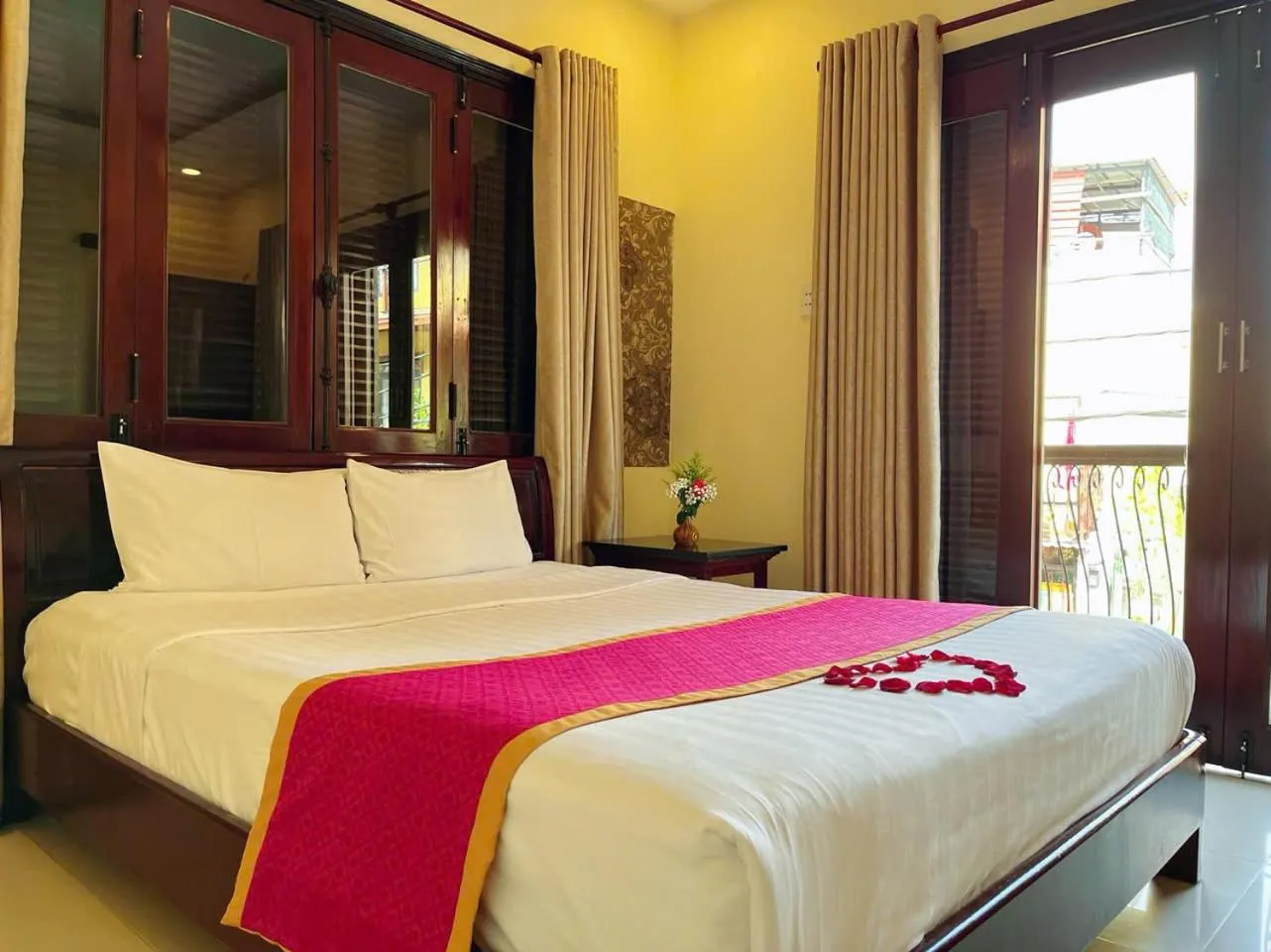 Bed in Golden River Hotel