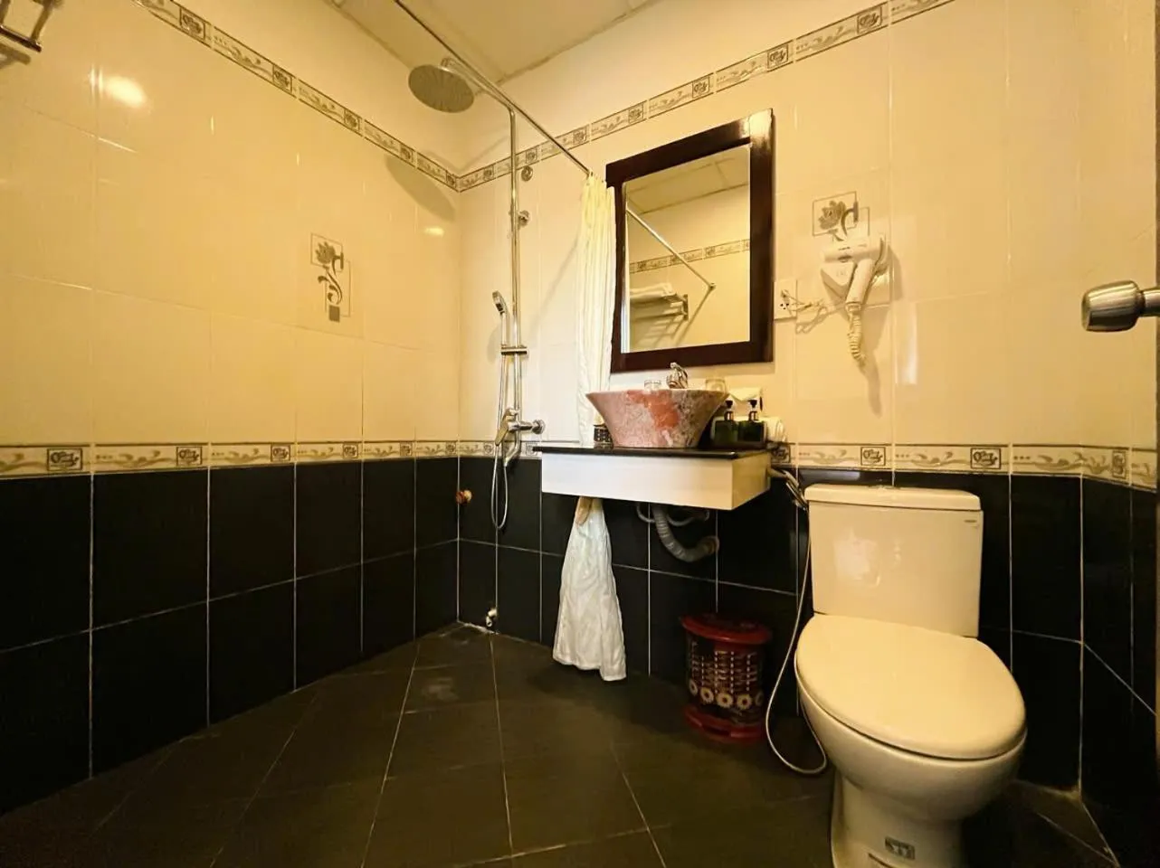 Bathroom in Golden River Hotel