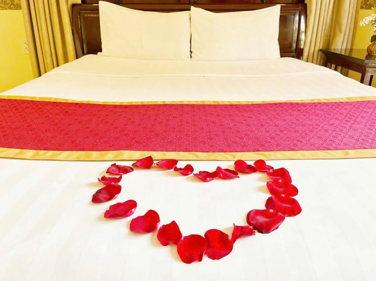 Bed in Golden River Hotel