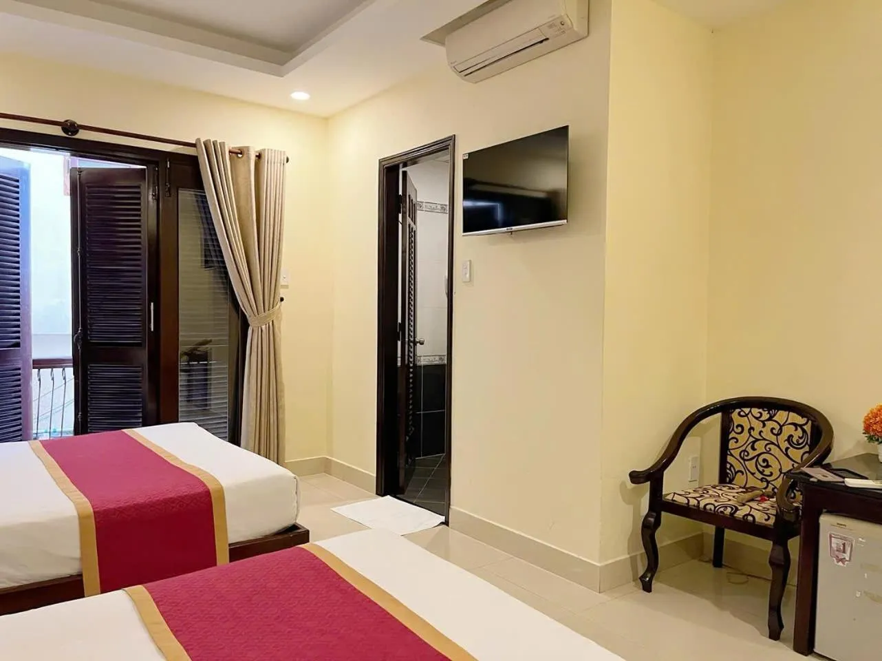 Bed in Golden River Hotel