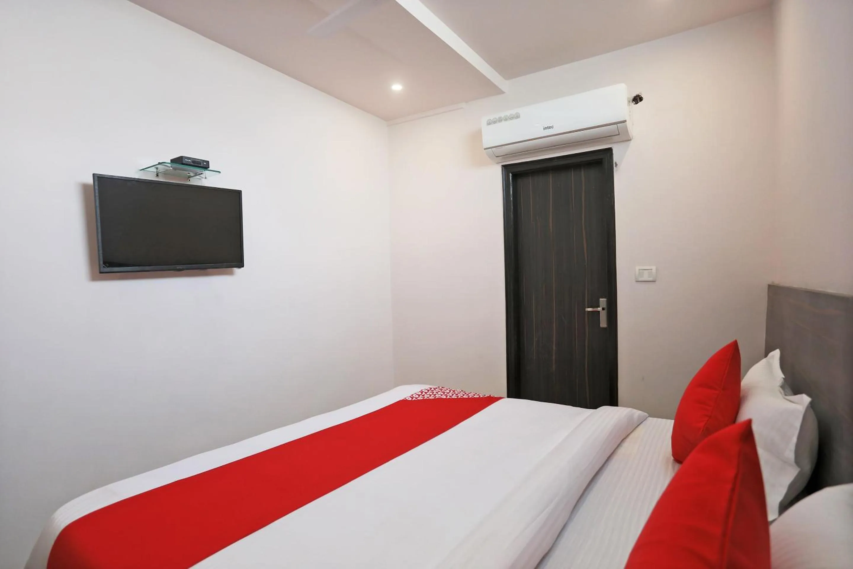 Lobby or reception, Bed in Hotel O DSG Residency