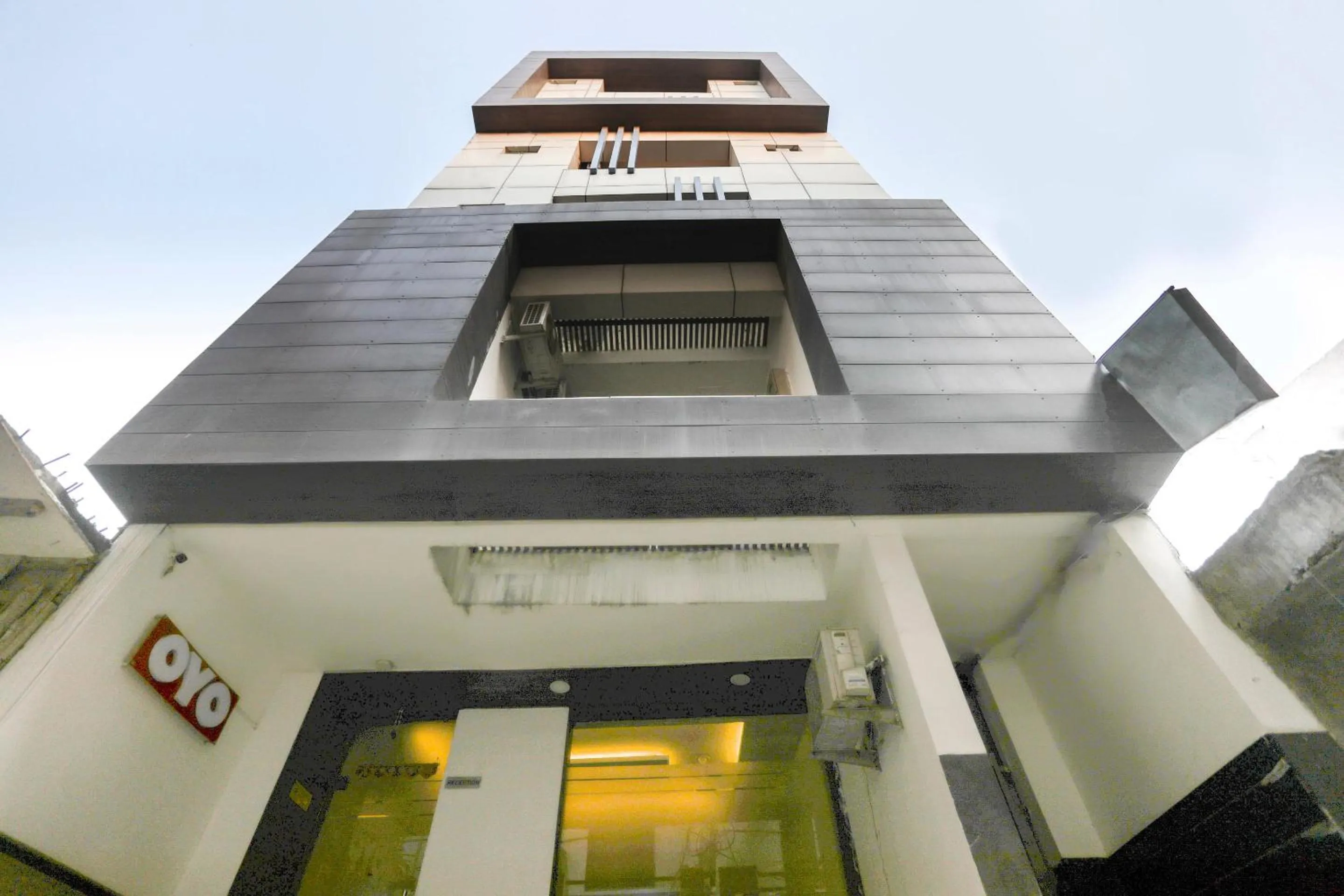 Facade/entrance in Hotel O Sanfot