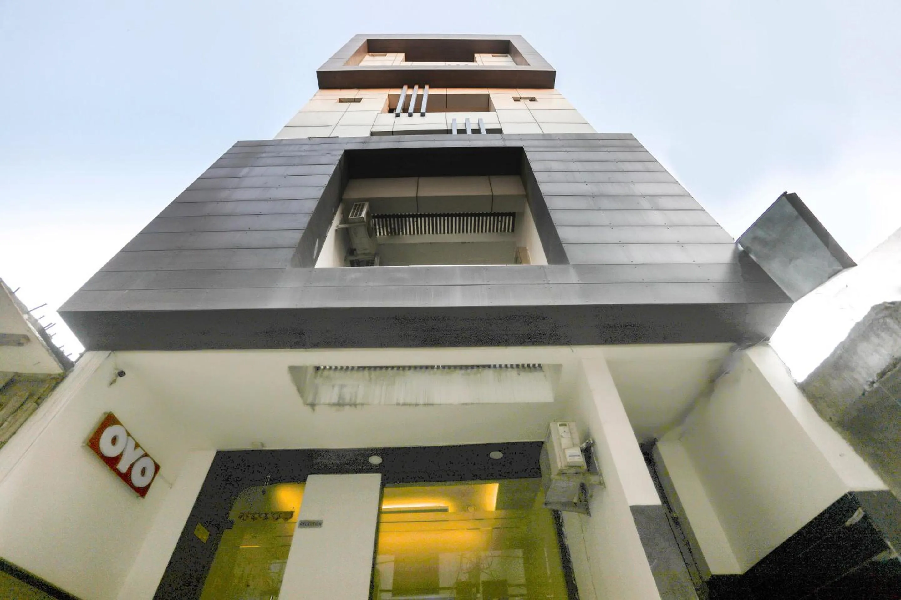 Facade/entrance in Hotel O Sanfot