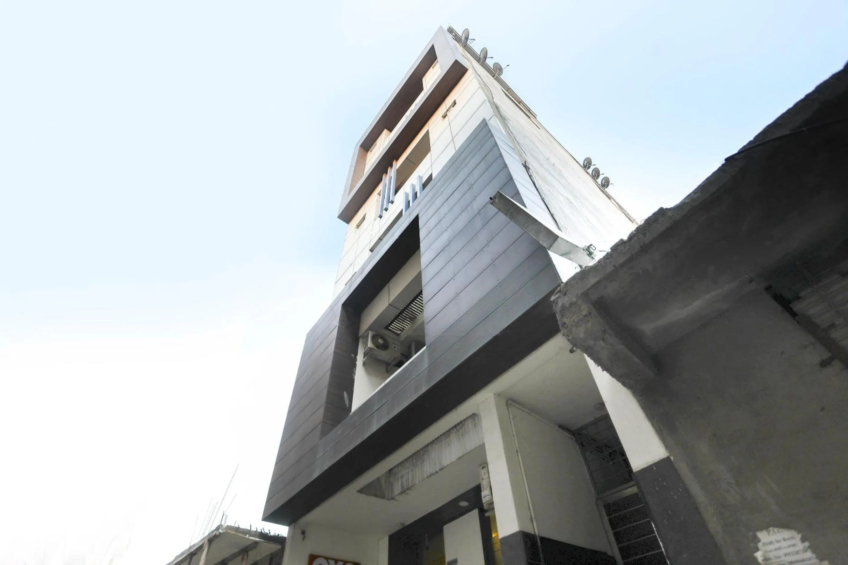 Facade/entrance in Hotel O Sanfot