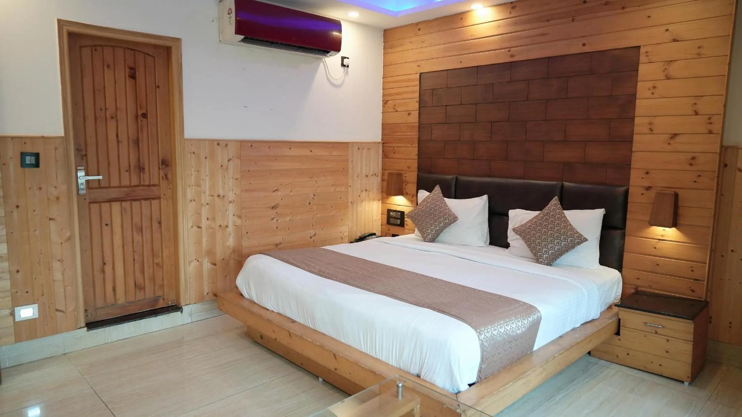 Bed in Hotel Skyking