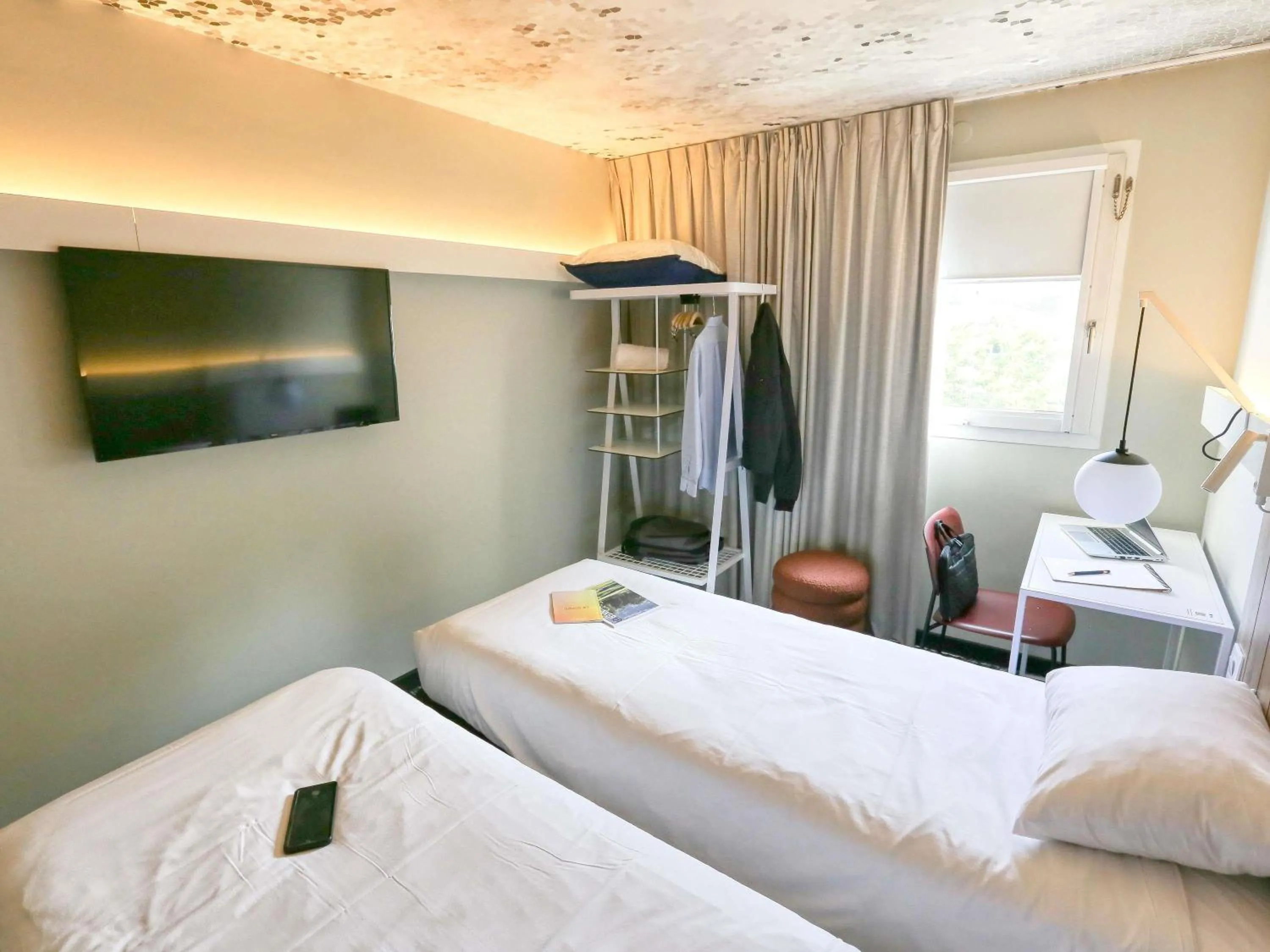 Bedroom, Bed in ibis Biarritz Anglet Aéroport