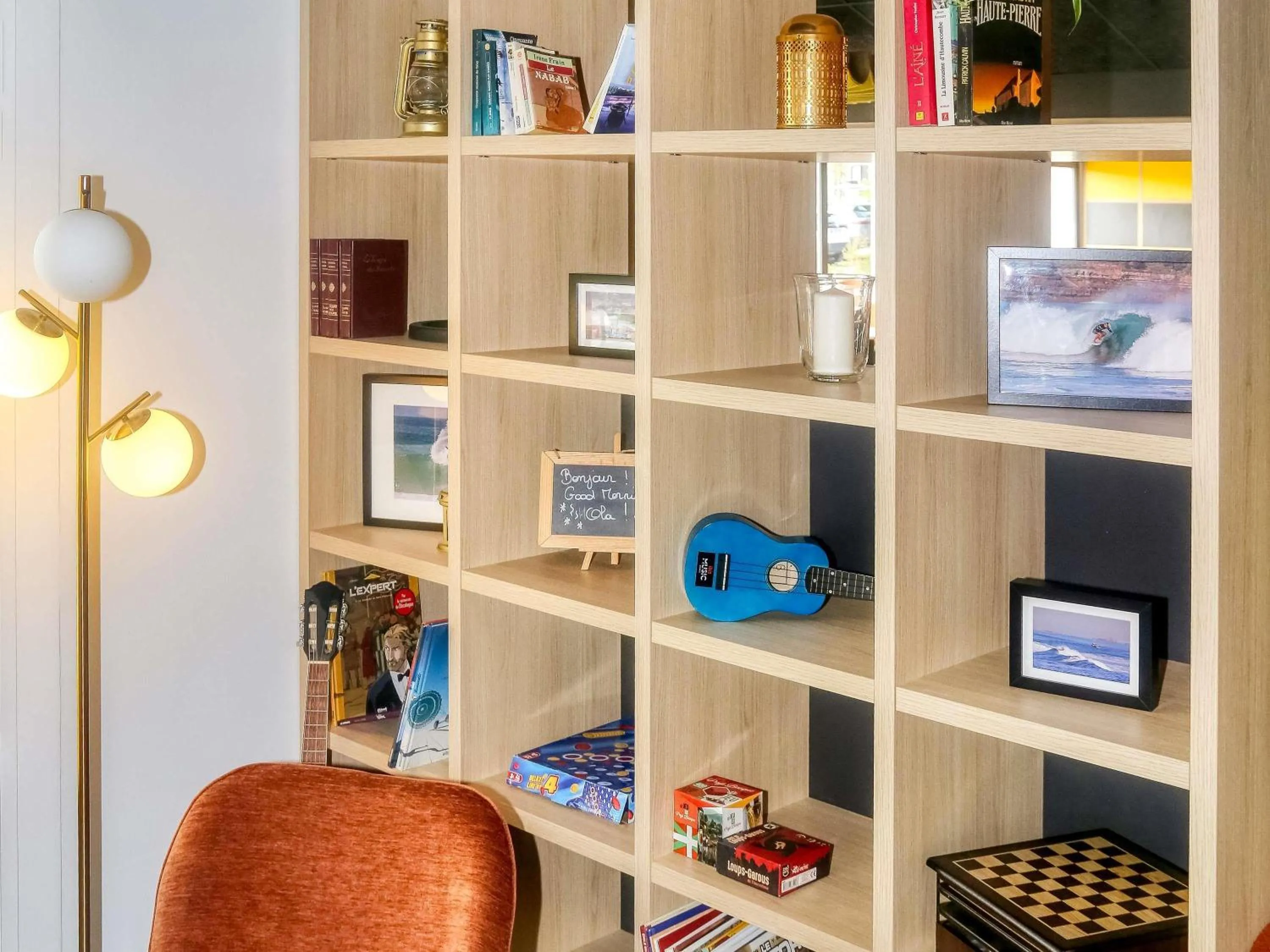 Lounge or bar in ibis Biarritz Anglet Aéroport