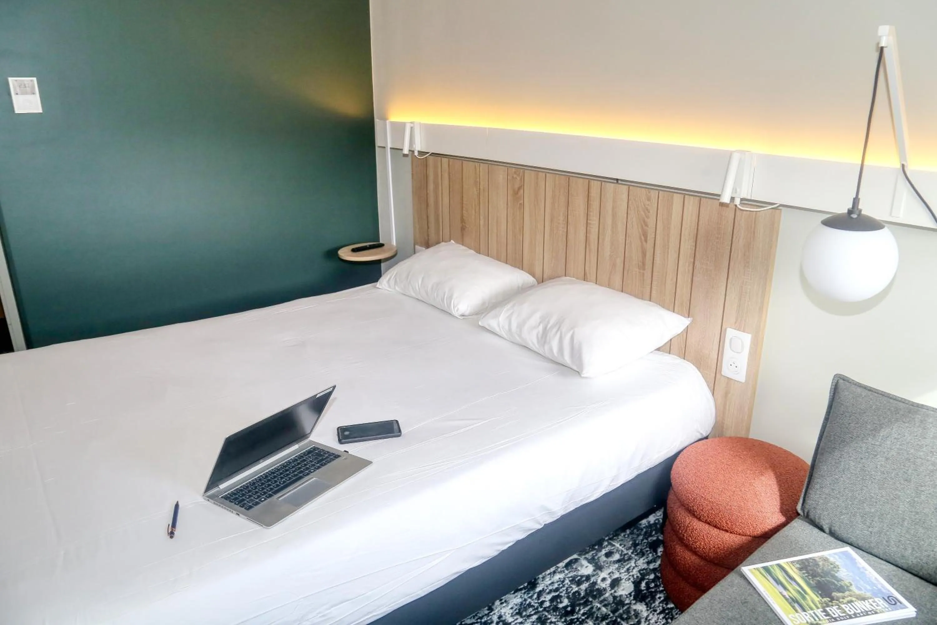 Bedroom, Bed in ibis Biarritz Anglet Aéroport