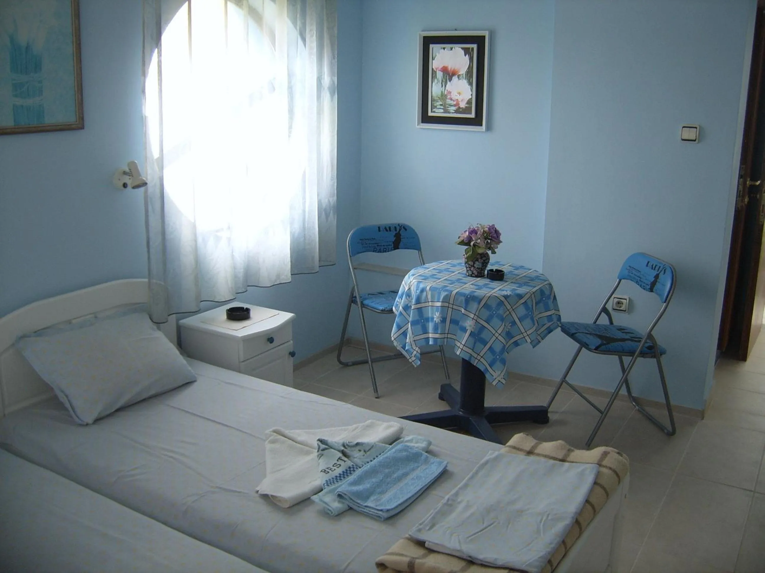 Balcony/Terrace, Bed in Andi Hotel