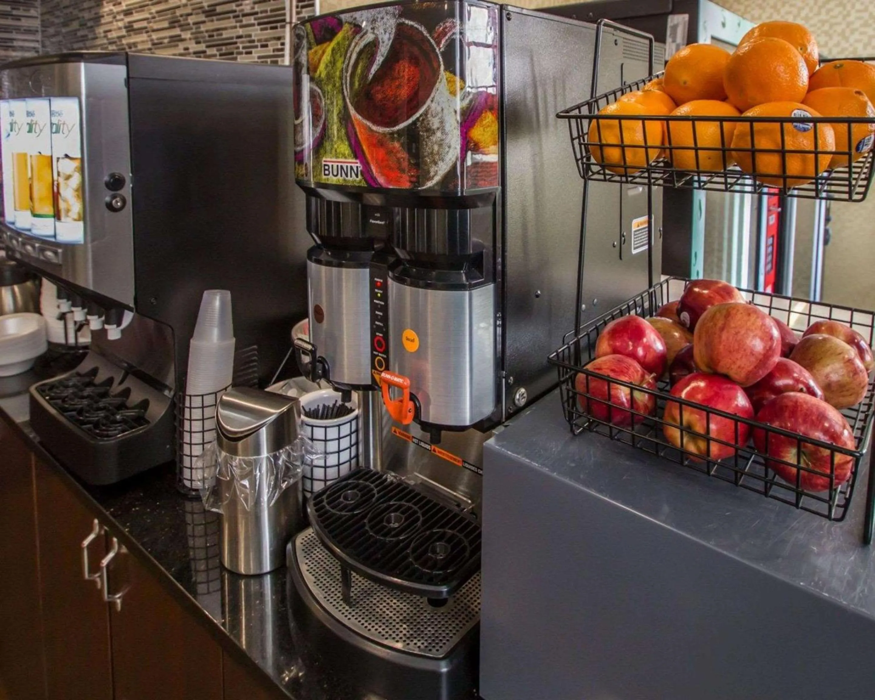 Restaurant/places to eat in Rodeway Inn Bronx Zoo