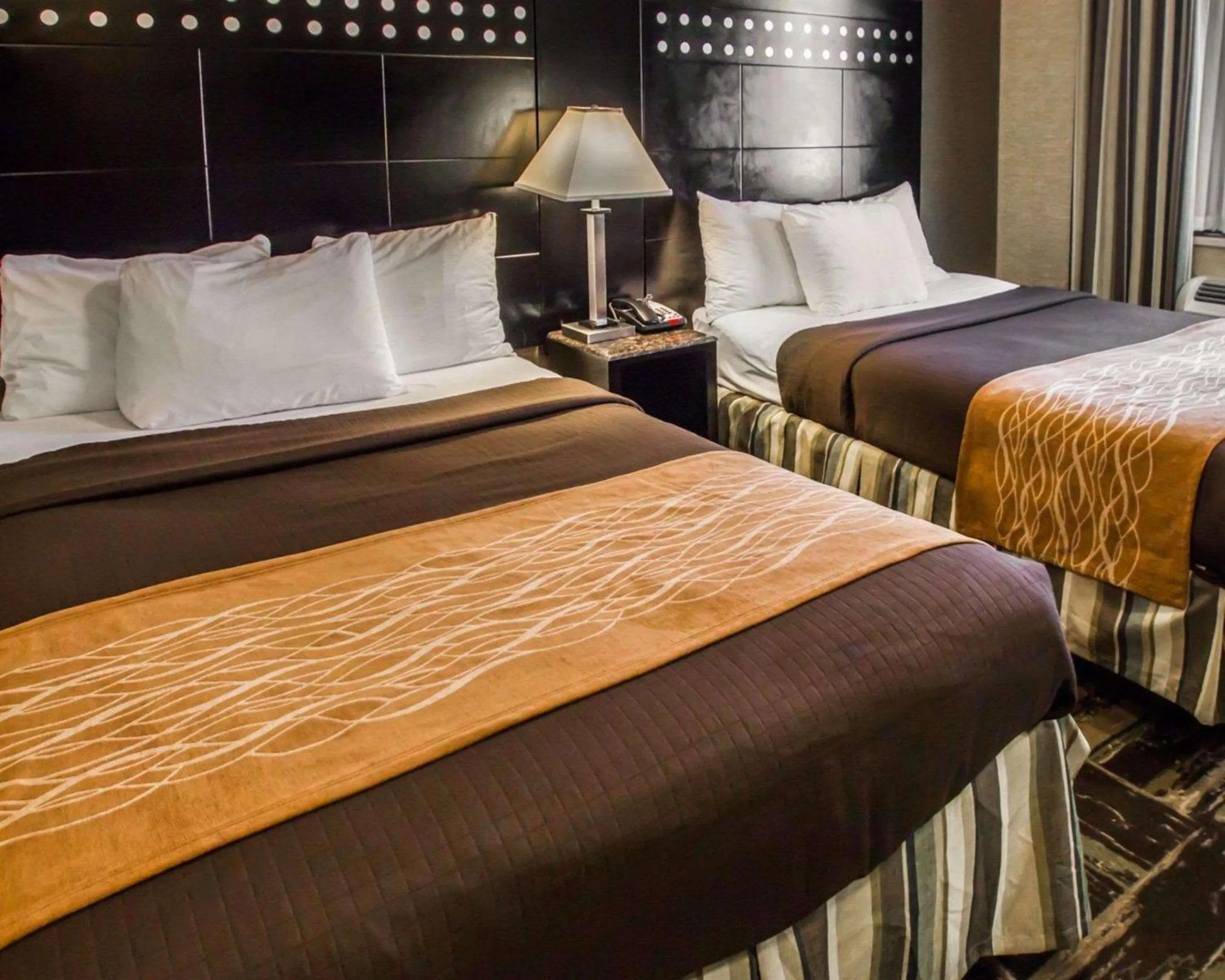 Photo of the whole room, Bed in Rodeway Inn Bronx Zoo