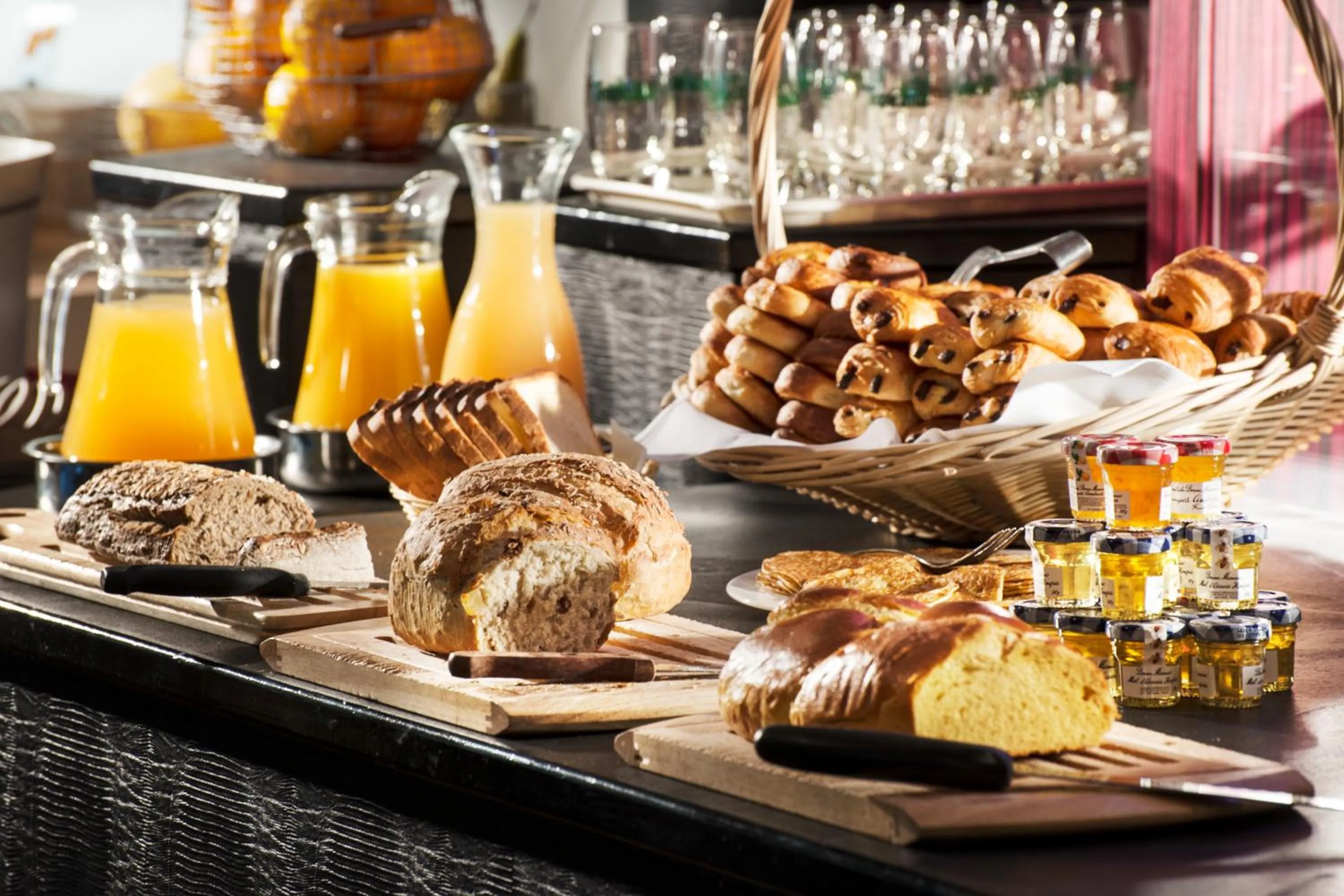 Food and drinks in Hôtel Valdys Thalasso & Spa - les Pins